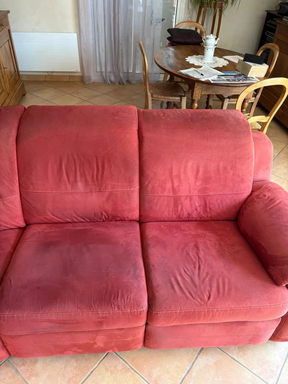 Avant nettoyage et désinfection d'un canapé à Aligan du Vent - Eco Clean Up 34