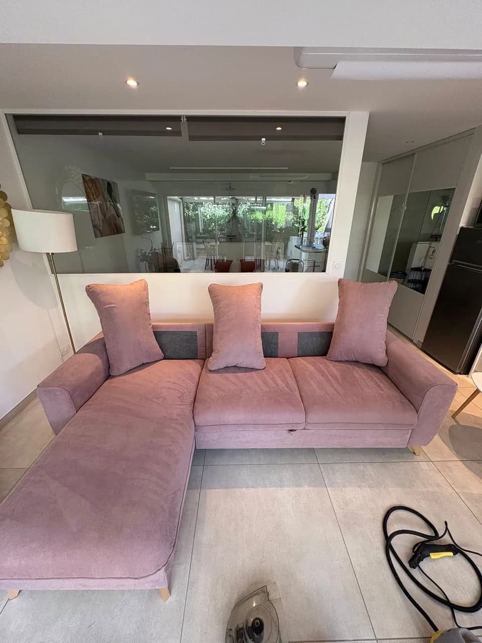 Résulat vue complète de ce canapé 4 places nettoyé et désinfecté au Cap d'Agde - Eco Clean Up 35 Agde