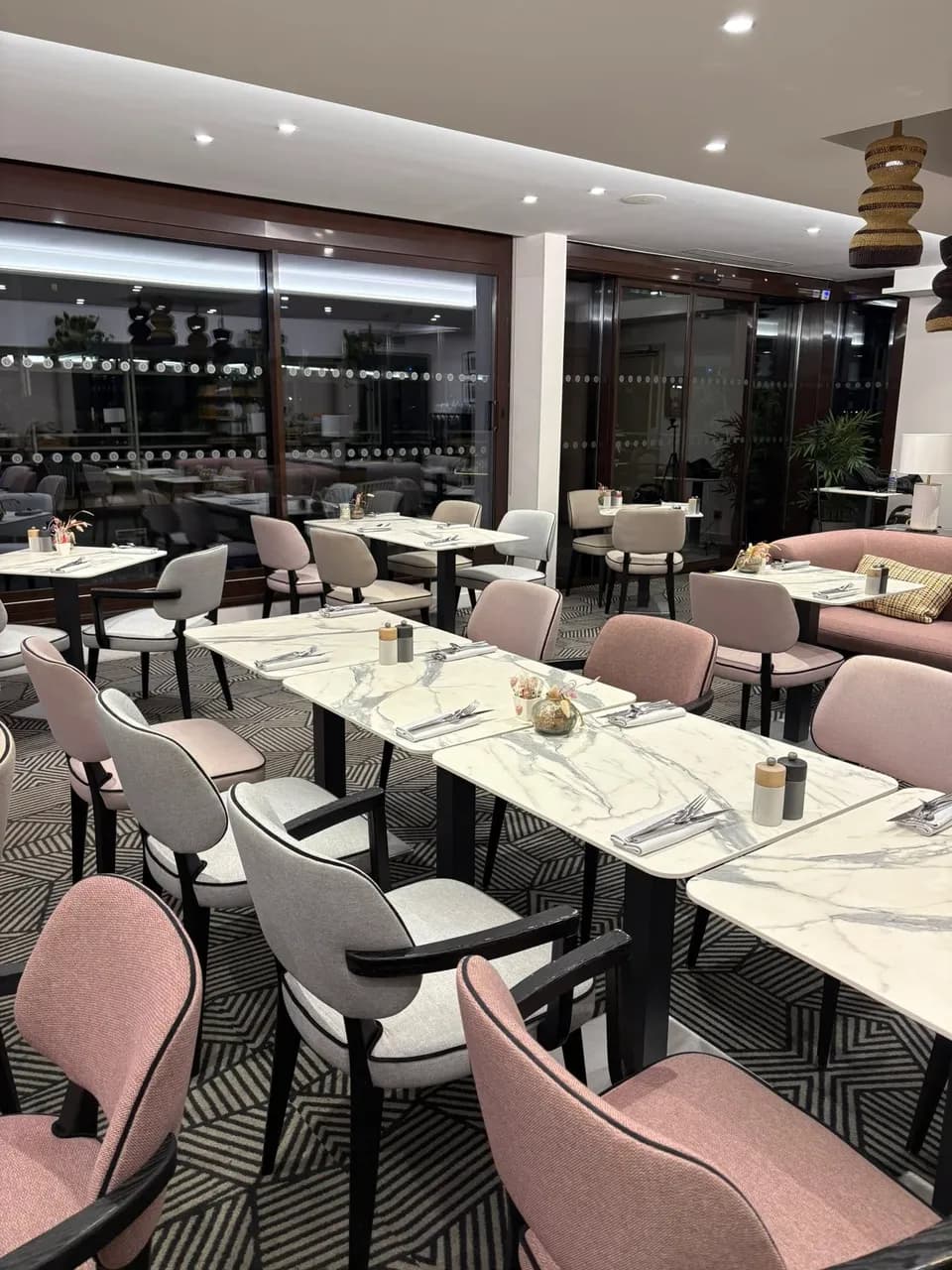 Résulat vue complète du mobilier textile du Rooftop Vertifo à Montpellier - Eco Clean Up 35 Agde - Nettoyage Professionnel