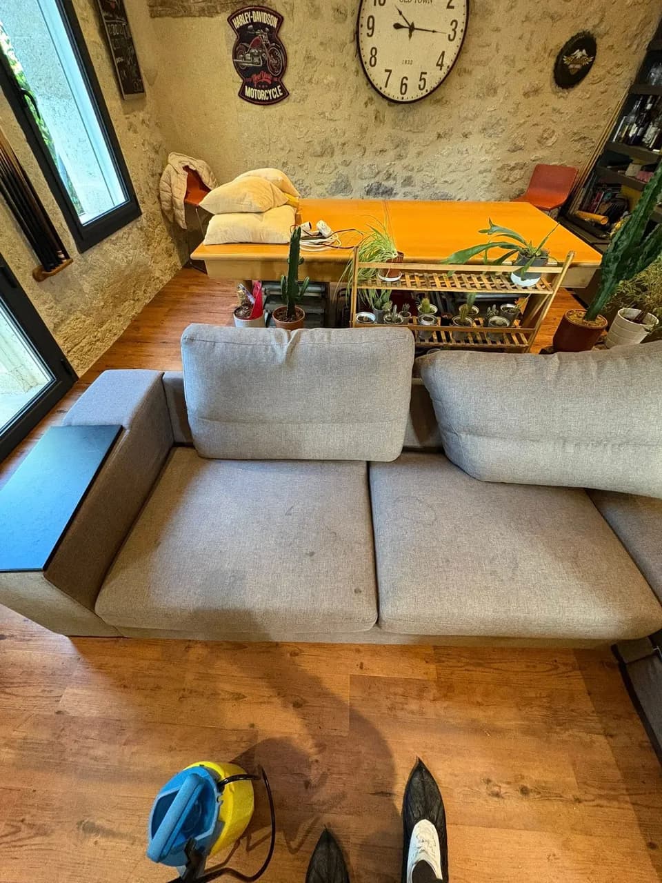 Avant nettoyage et désinfection d'un canapé à Cazouls-d'Hérault - Eco Clean Up 34