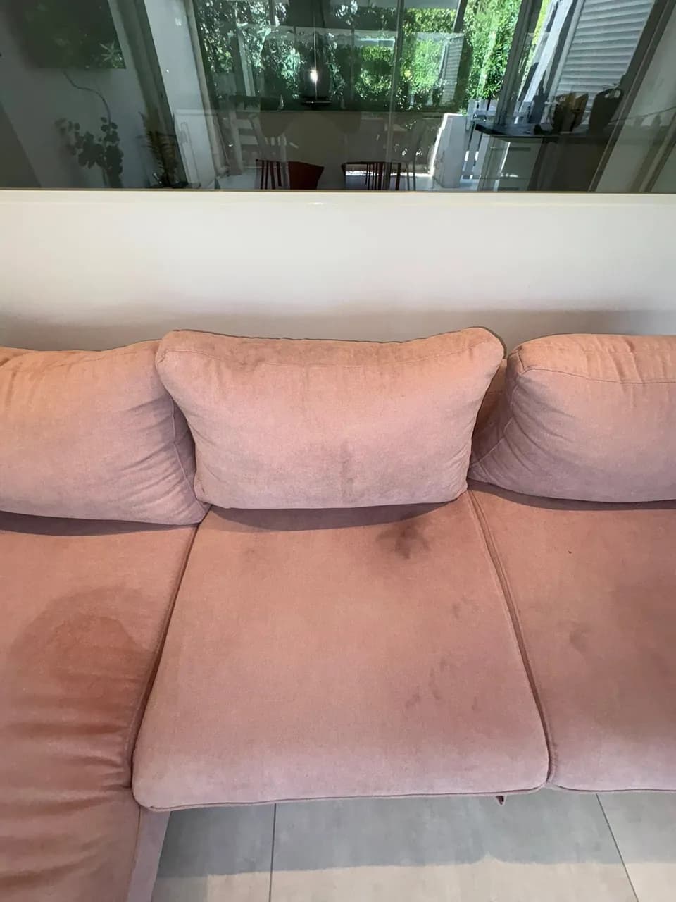 Avant nettoyage et désinfection d'un canapé 4 places au Cap d'Agde - Eco Clean Up 34