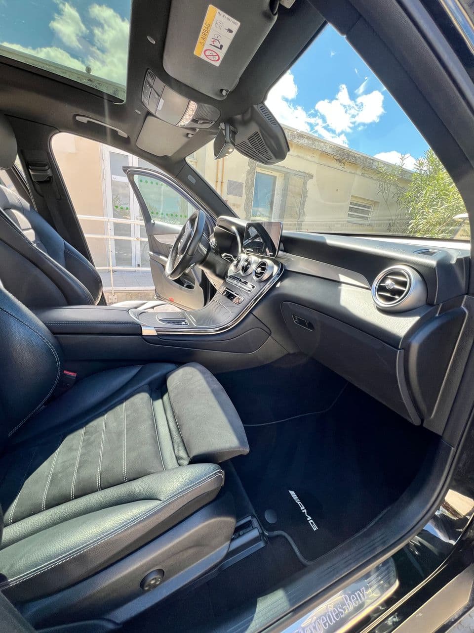 Nettoyage intérieur complet sur cette mercedes glc au grau d’Agde