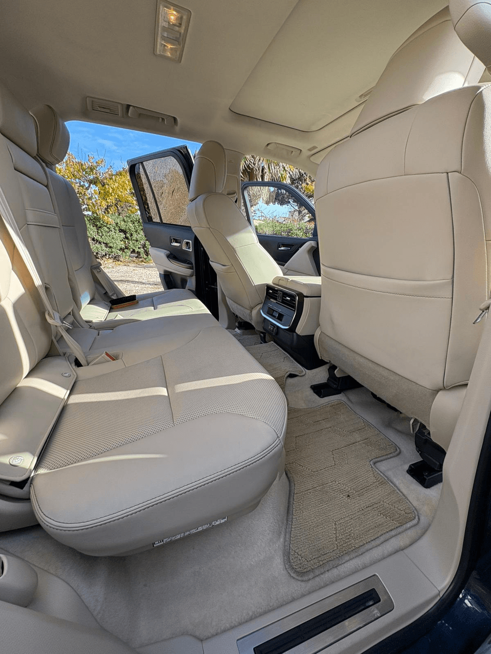 Nettoyage intérieur professionnel Habitacle arrière Toyota Land Cruiser Cap d'Agde - Avant - Eco Clean up 34 - Hérault