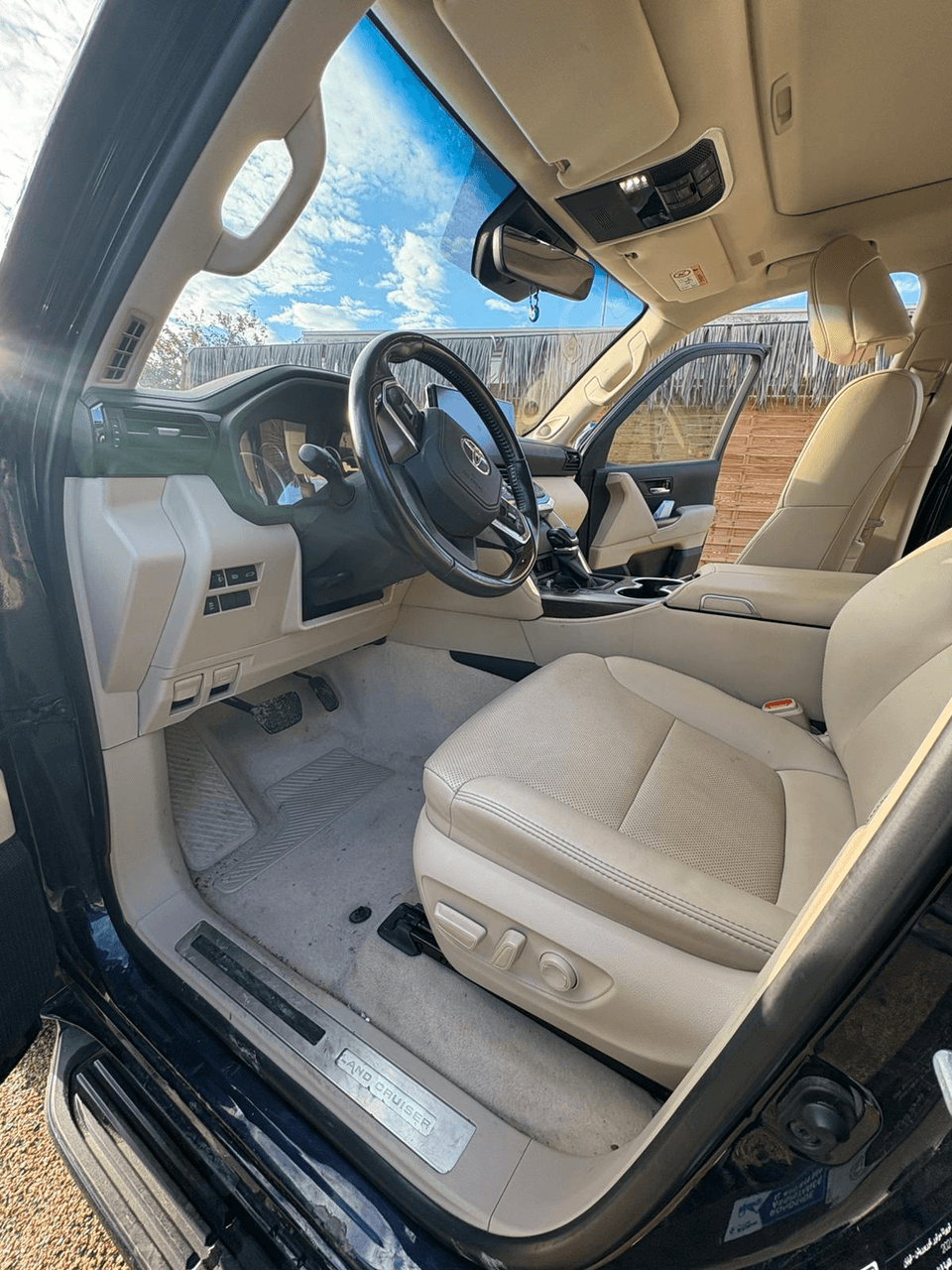 Nettoyage intérieur professionnel Habitacle avant Toyota Land Cruiser Cap d'Agde - Après intervention - Eco Clean up 34 - Hérault