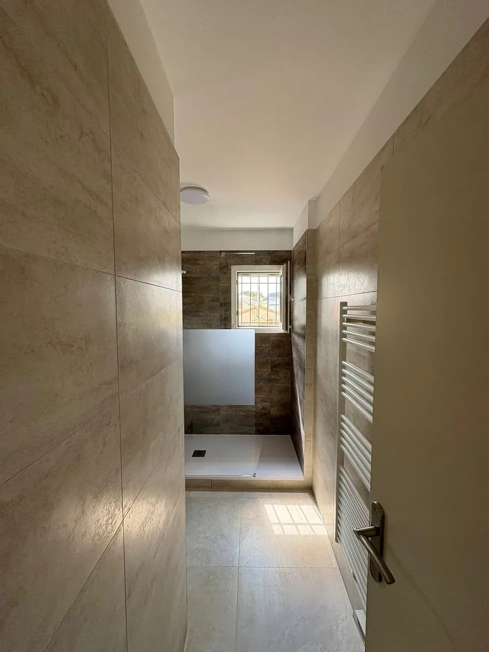 Nettoyage professionnel remise en état d'un appartement rénové à Marseillan - Eco Clean Up 34 - Salle de bain