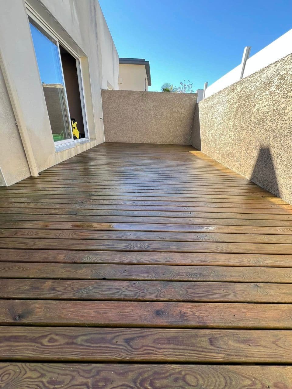 Nettoyage professionnel de terrasses - haute pression - maison au Grau d'Adge - après - Eco Clean Up 34 - Hérault