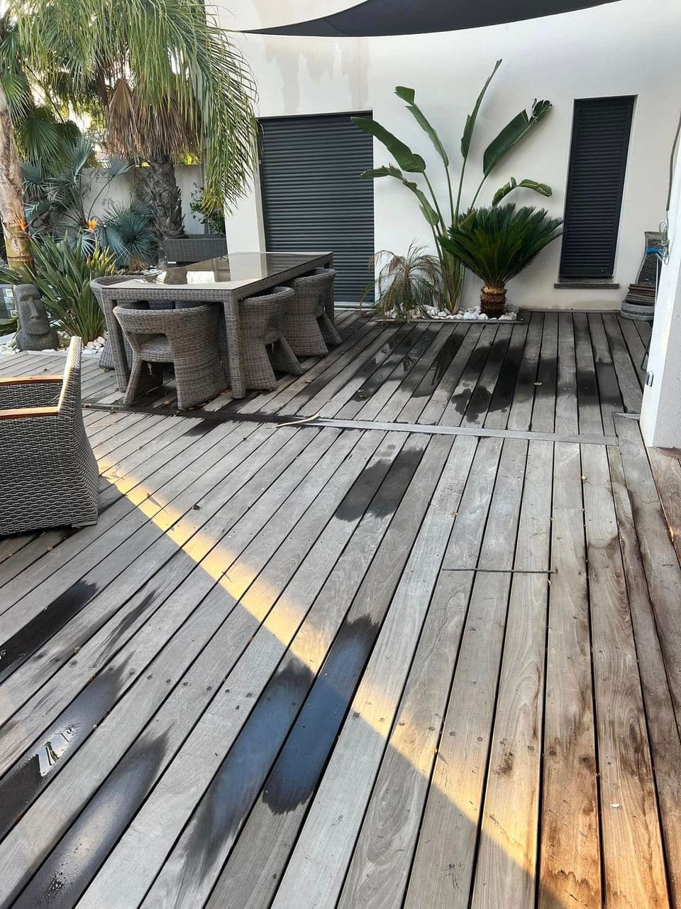 Nettoyage professionnel de terrasses à Montpellier - Avant - Par Eco Clean Up 34 - Hérault