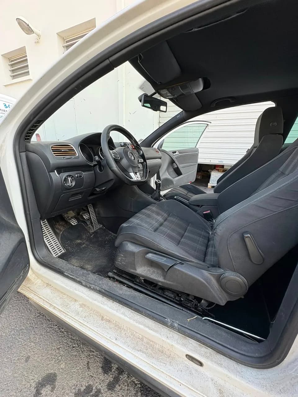 Avant nettoyage et désinfection de l'intérieur d'une Golf 7 - par Eco Clean up à Agde