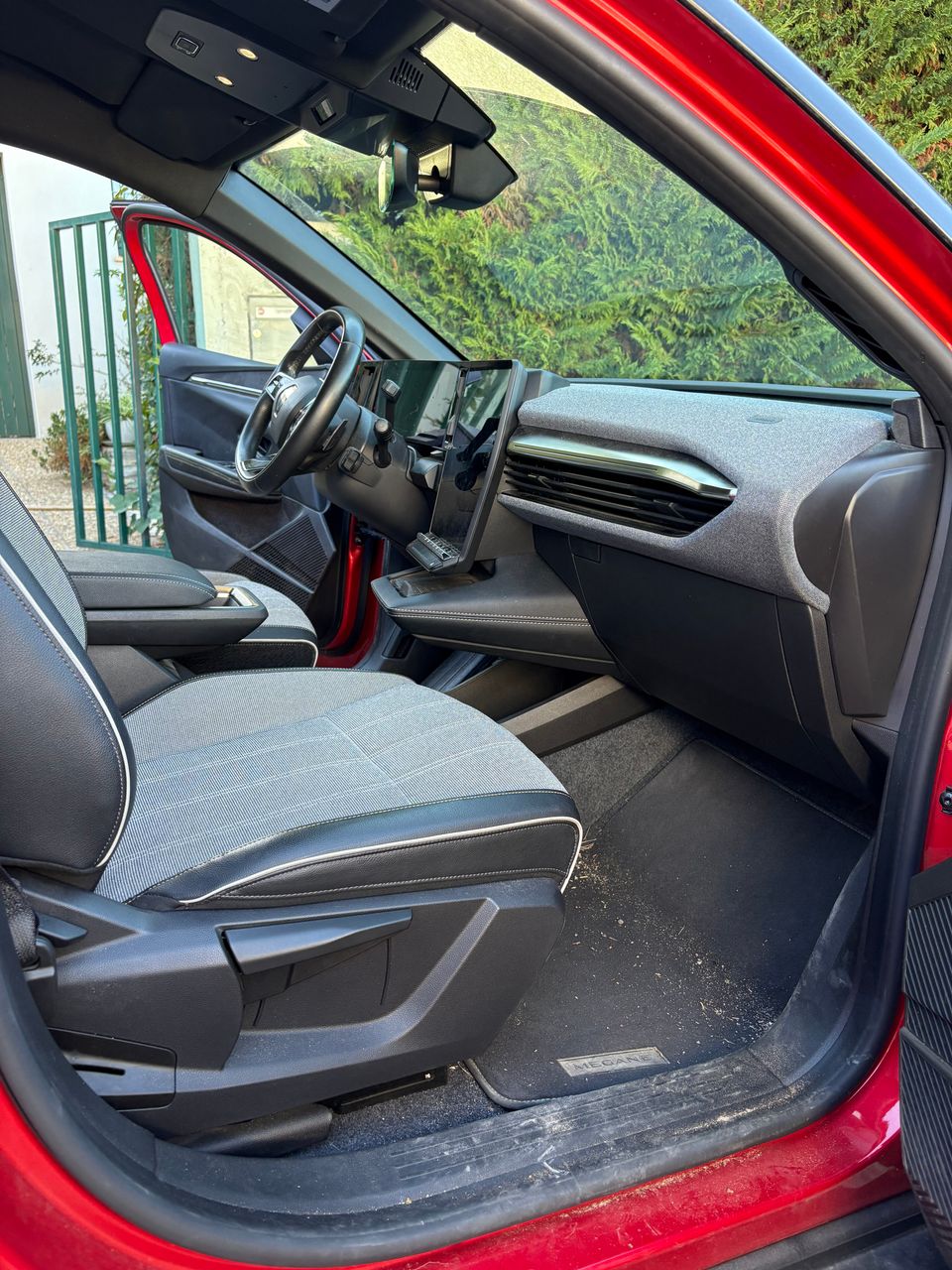 Nettoyage des tapis, moquettes et sièges d’une voiture après des vomissures à Béziers.