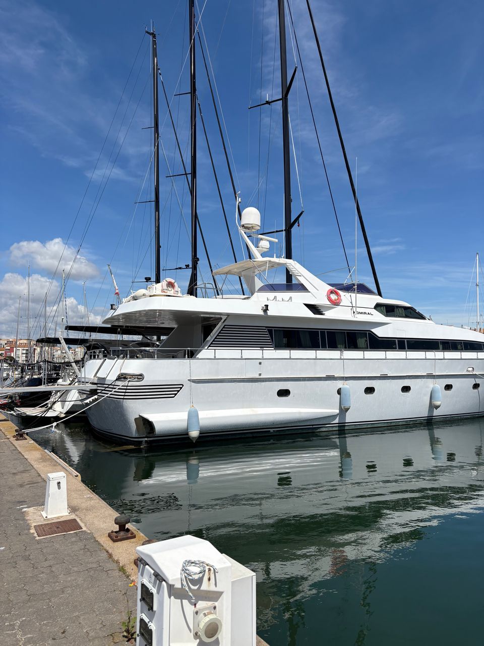     Service de Nettoyage de Bimini à Agde - Entretien Complet pour Bateaux et Yachts en Zone Portuaire