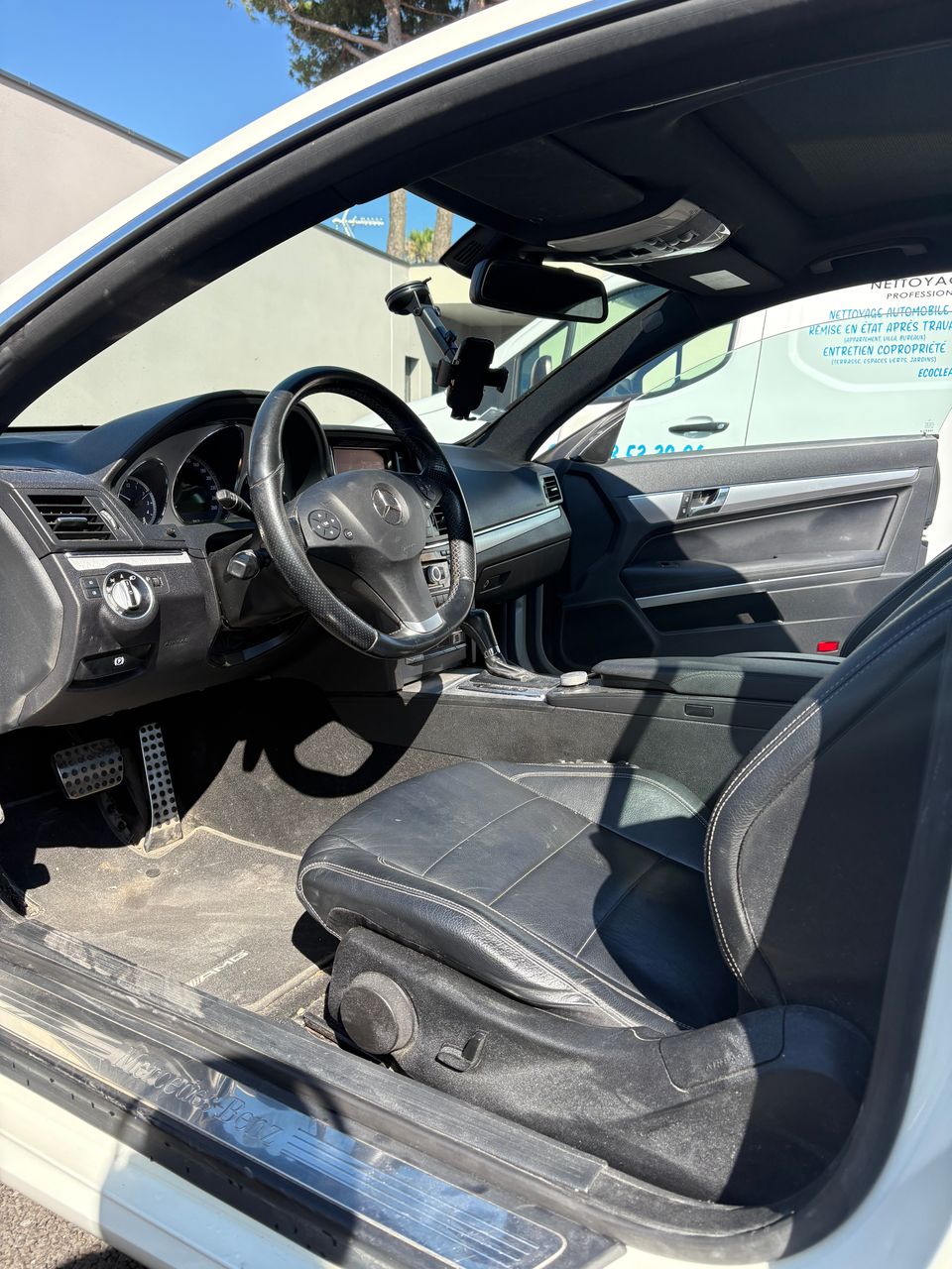 Aspiration complète de l’habitacle d’une Mercedes Classe E