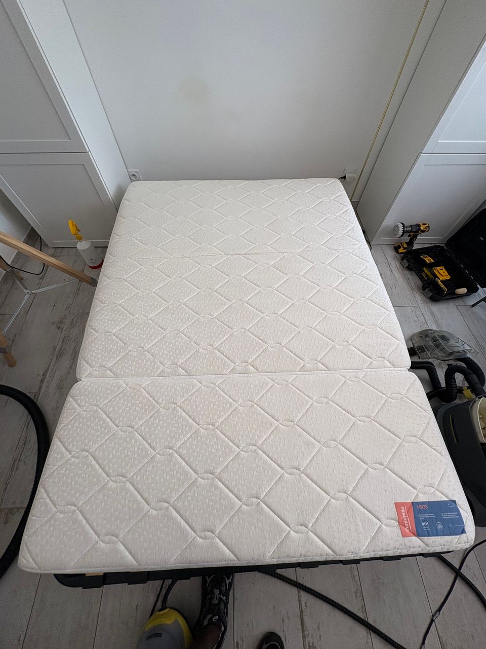 Désinfection complète d'un matelas afin de réduire les bactéries, allergènes et mauvaises odeurs.