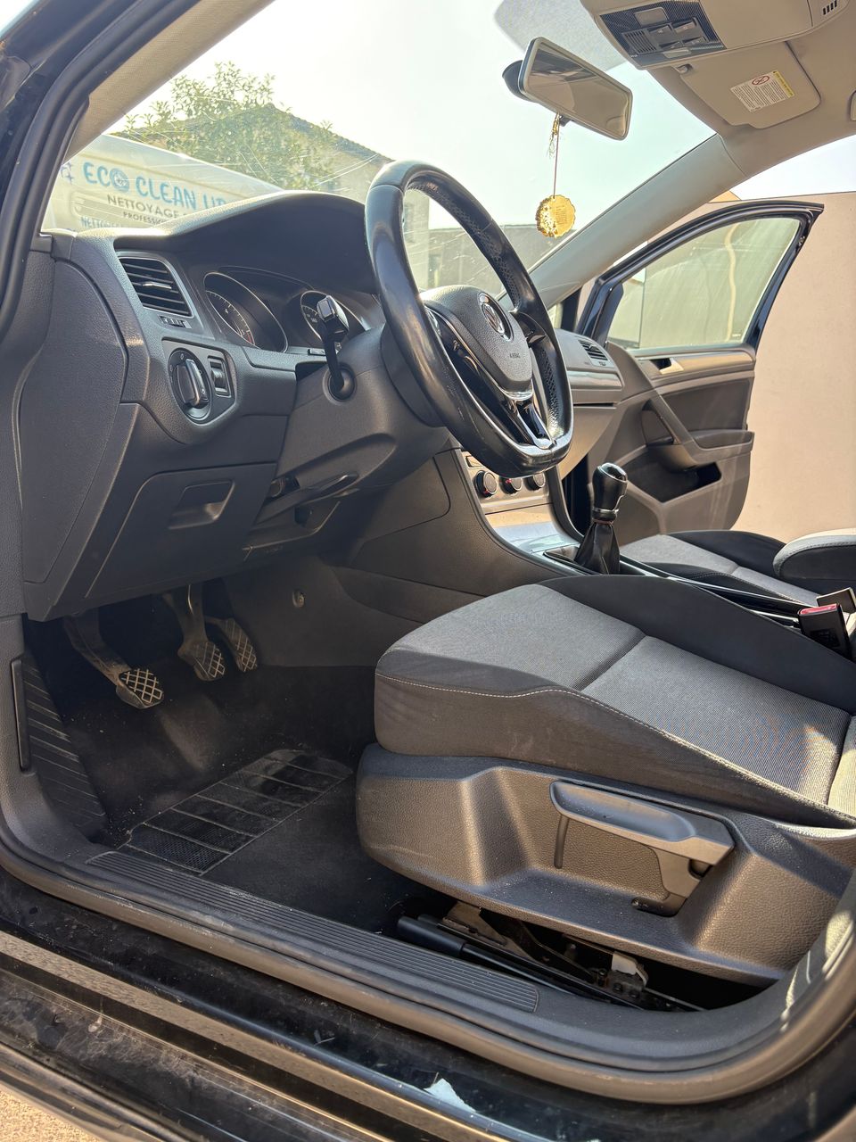 Aspiration complète de l'intérieur d'une Golf 7 à Pomérols