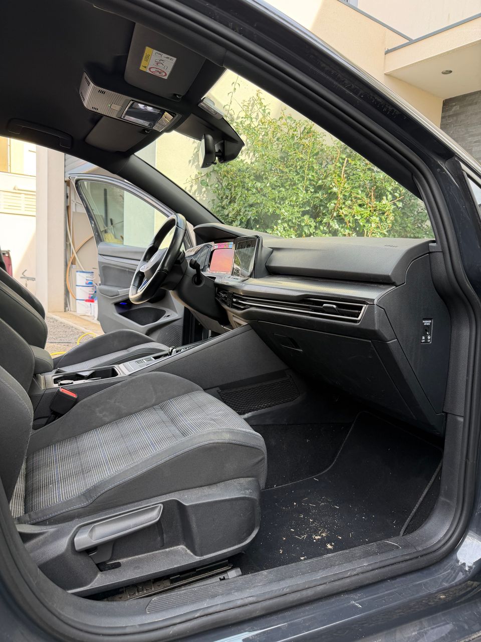 Aspiration de l’habitacle d’une Volkswagen Golf GTE au Grau-d’Agde dans l’Hérault