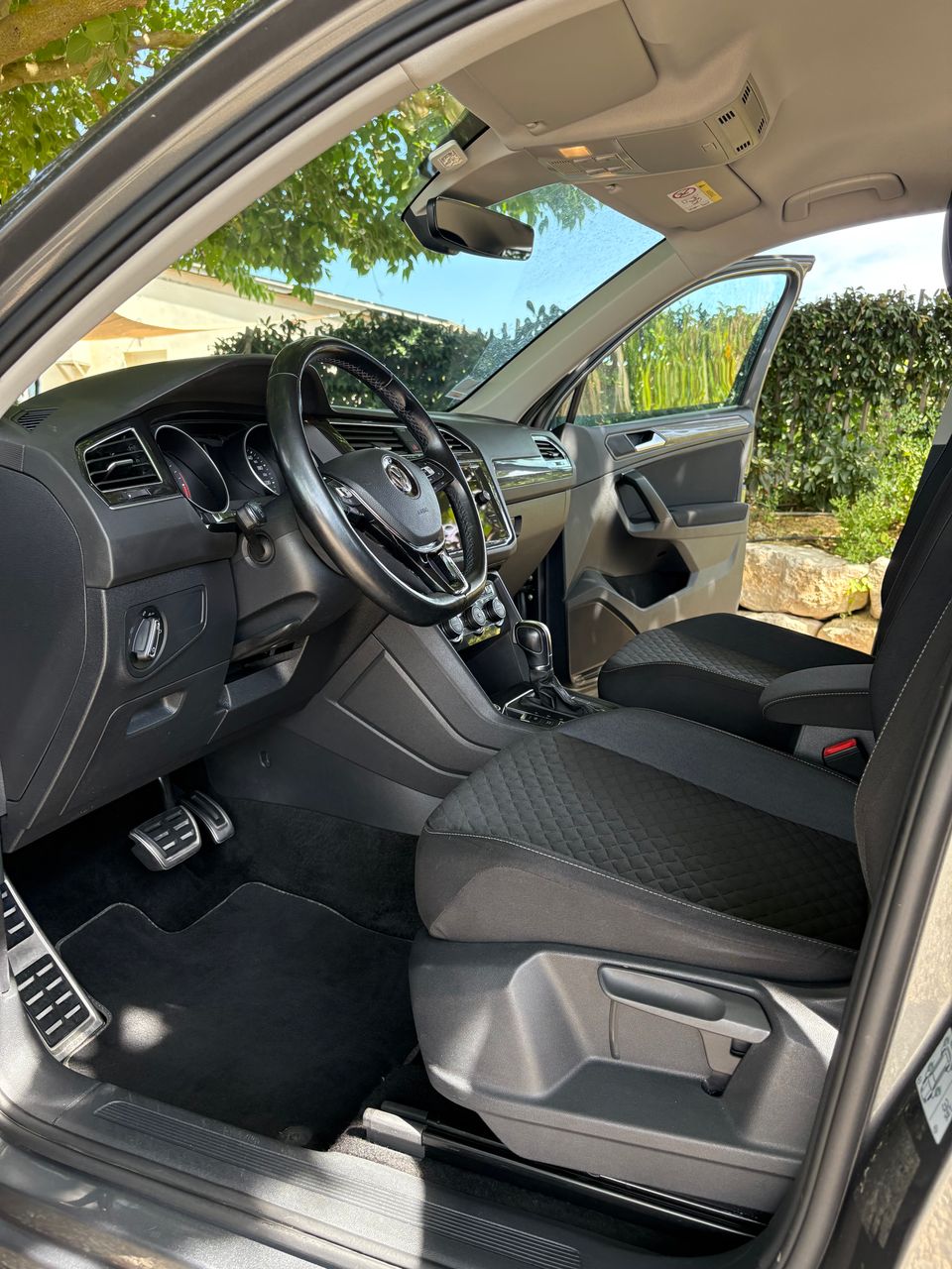 Aspiration complète de l’intérieur d’un Volkswagen Tiguan à Mèze