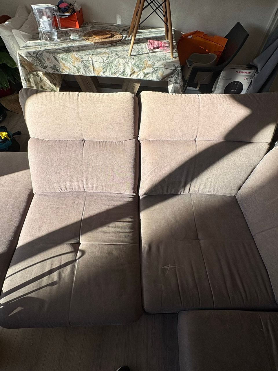 Nettoyage d'un canapé tâché au grau d'agde