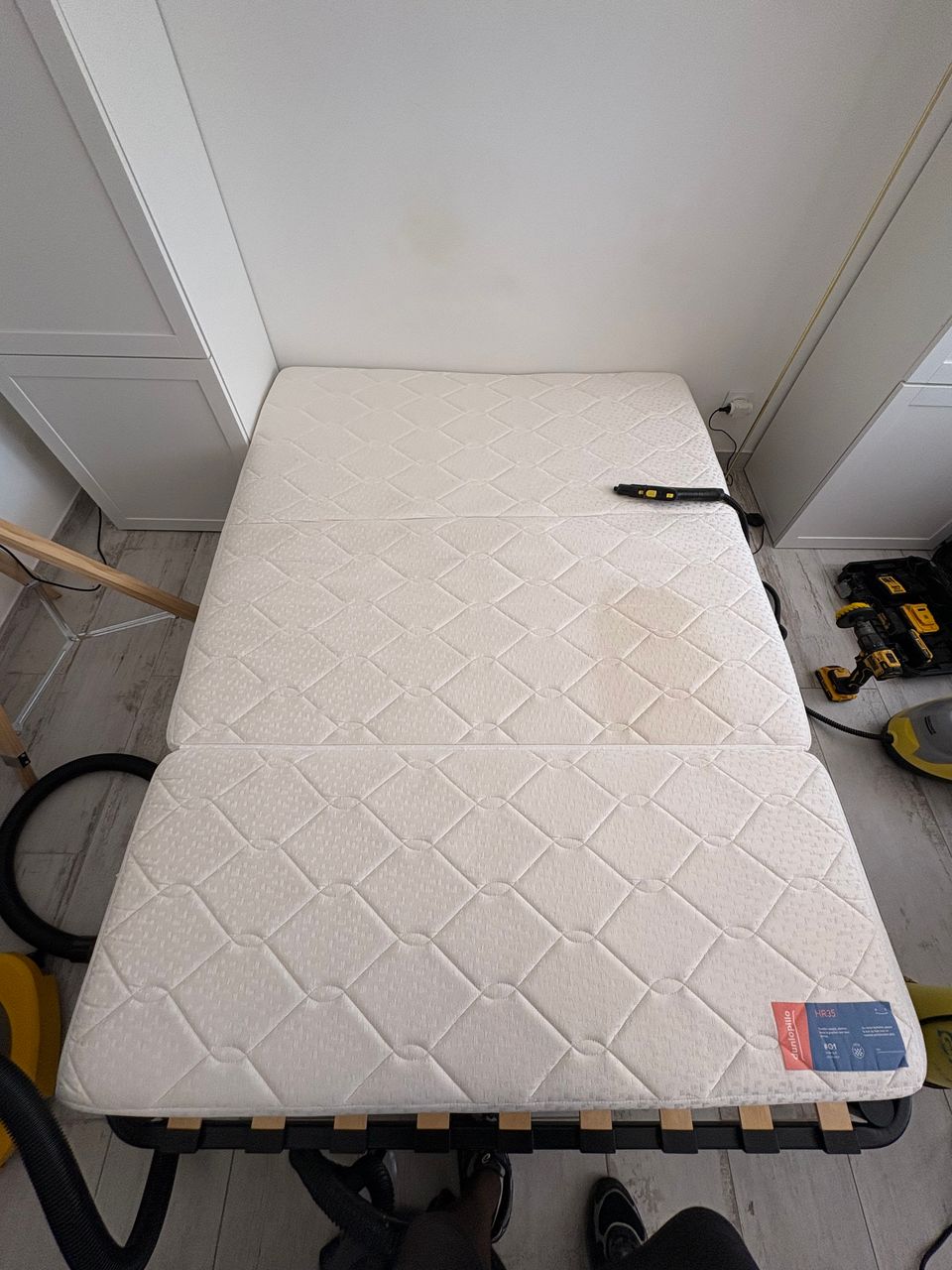     Intervention à domicile pour le nettoyage et la désinfection d'un matelas dans l'Hérault.