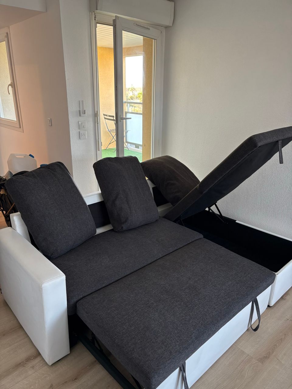 Nettoyage hygiénique d'un canapé à Marseillan