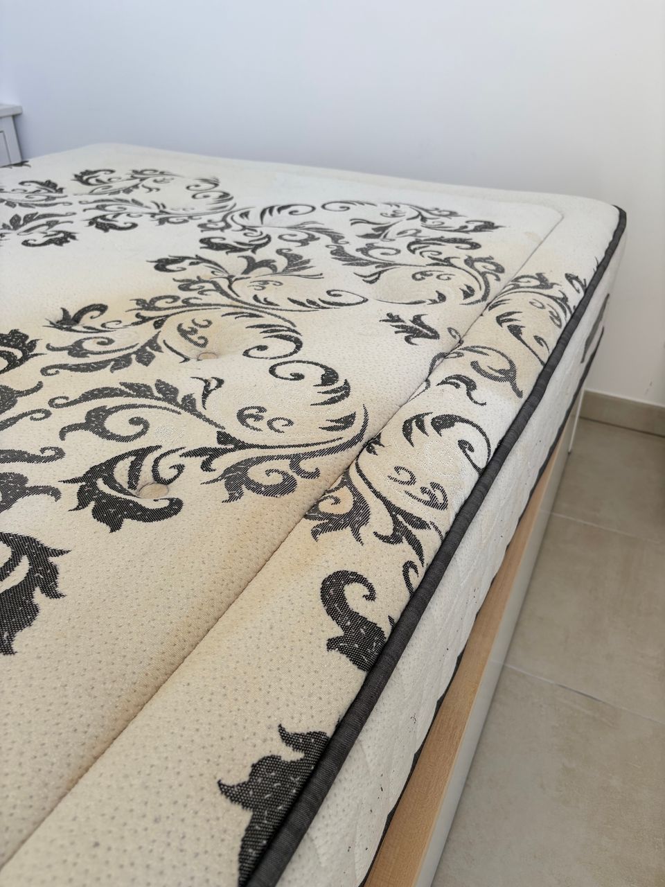 enlever les taches sur les matelas à Sète