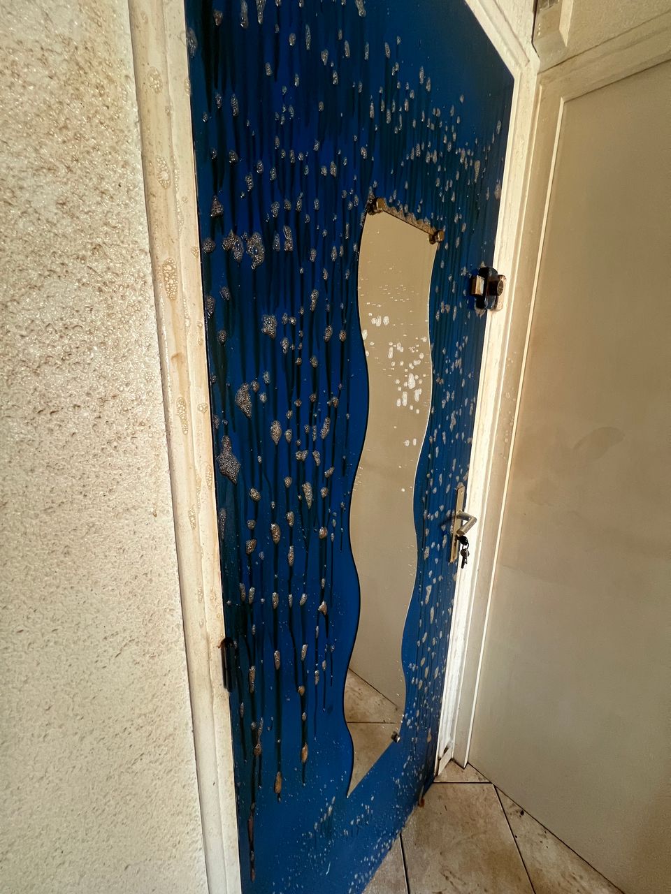 Équipe spécialisée réalisant un nettoyage complet et sécurisé d’un logement après un décès, dans le respect des lieux et des familles.