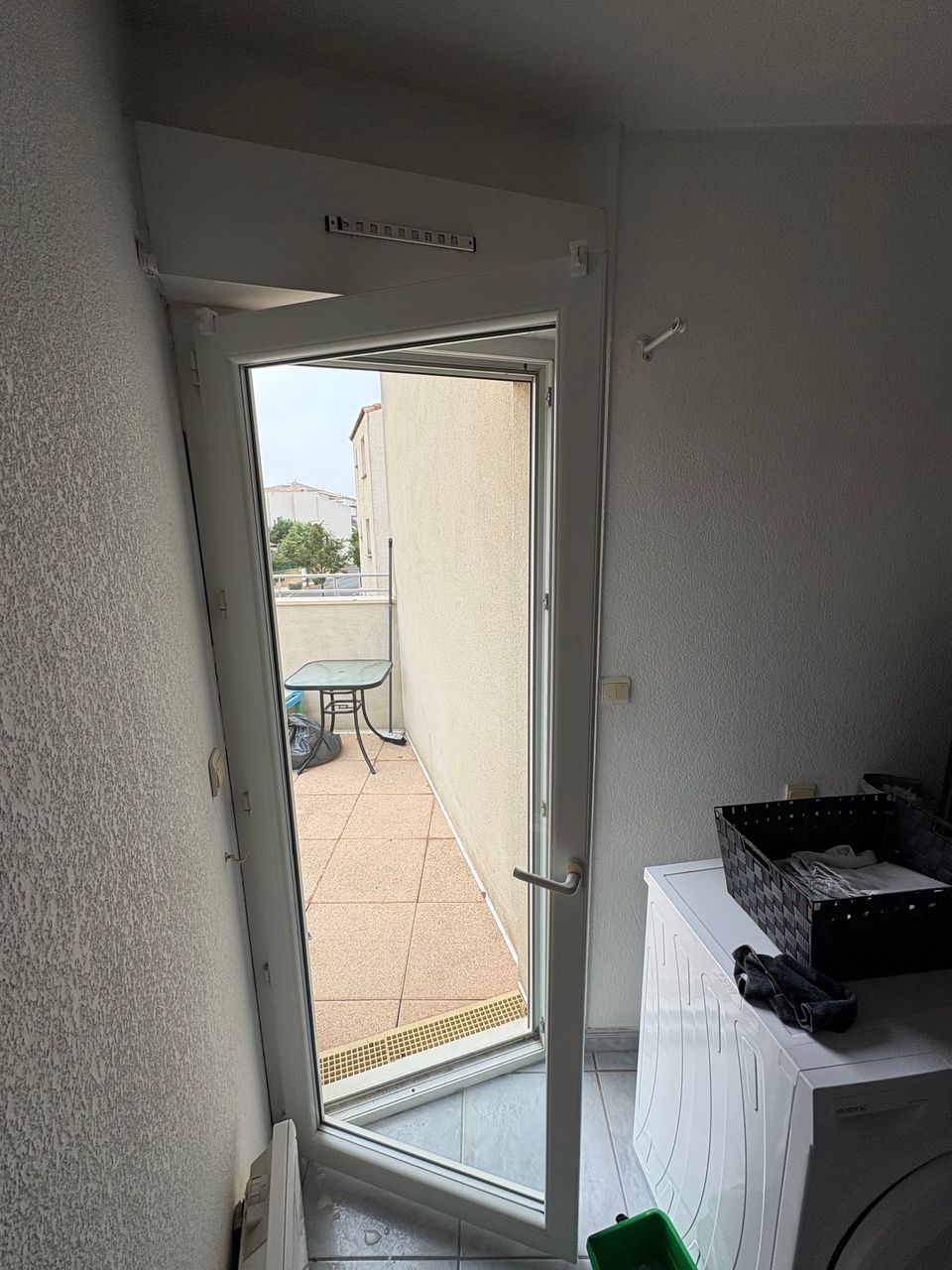   Nettoyage de vitres à domicile dans un appartement à Agde dans l’Hérault.