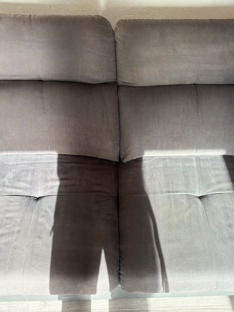 Nettoyage d'un canapé tâché au Grau d'agde