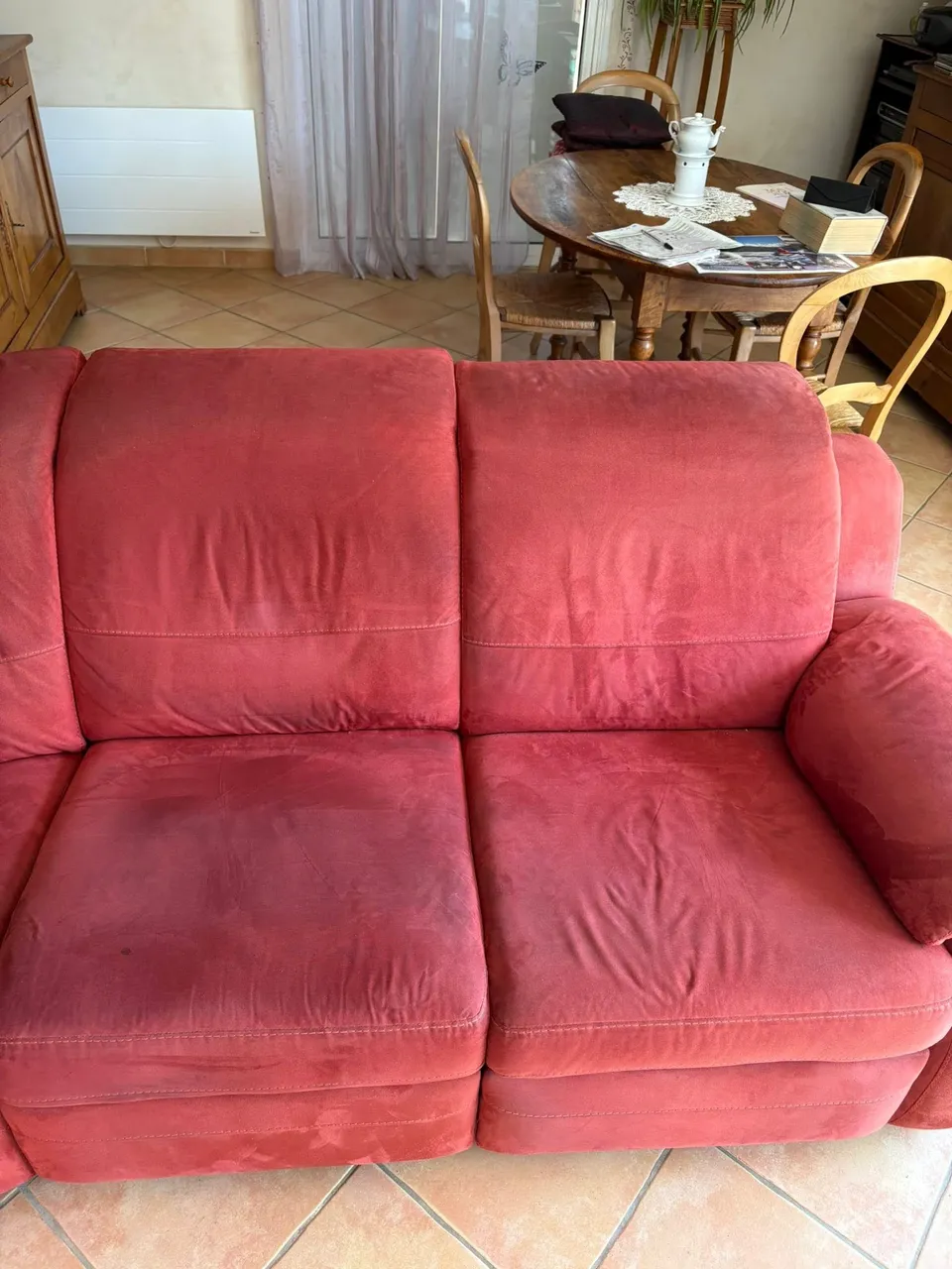 Avant nettoyage et désinfection d'un canapé à Aligan du Vent - Eco Clean Up 34