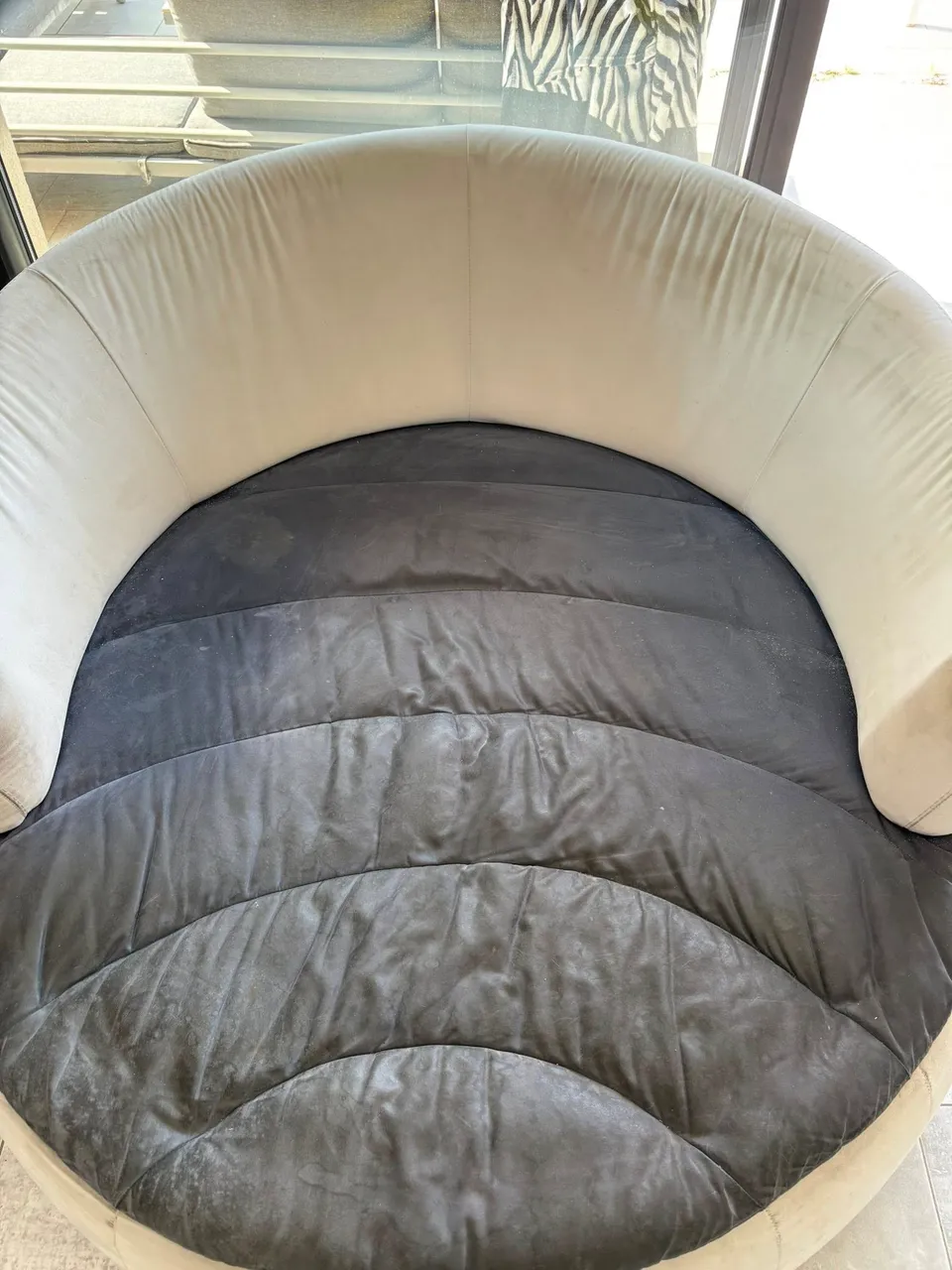 Avant nettoyage et désinfection d'un canapé au Grau d'Agde - Eco Clean Up 34