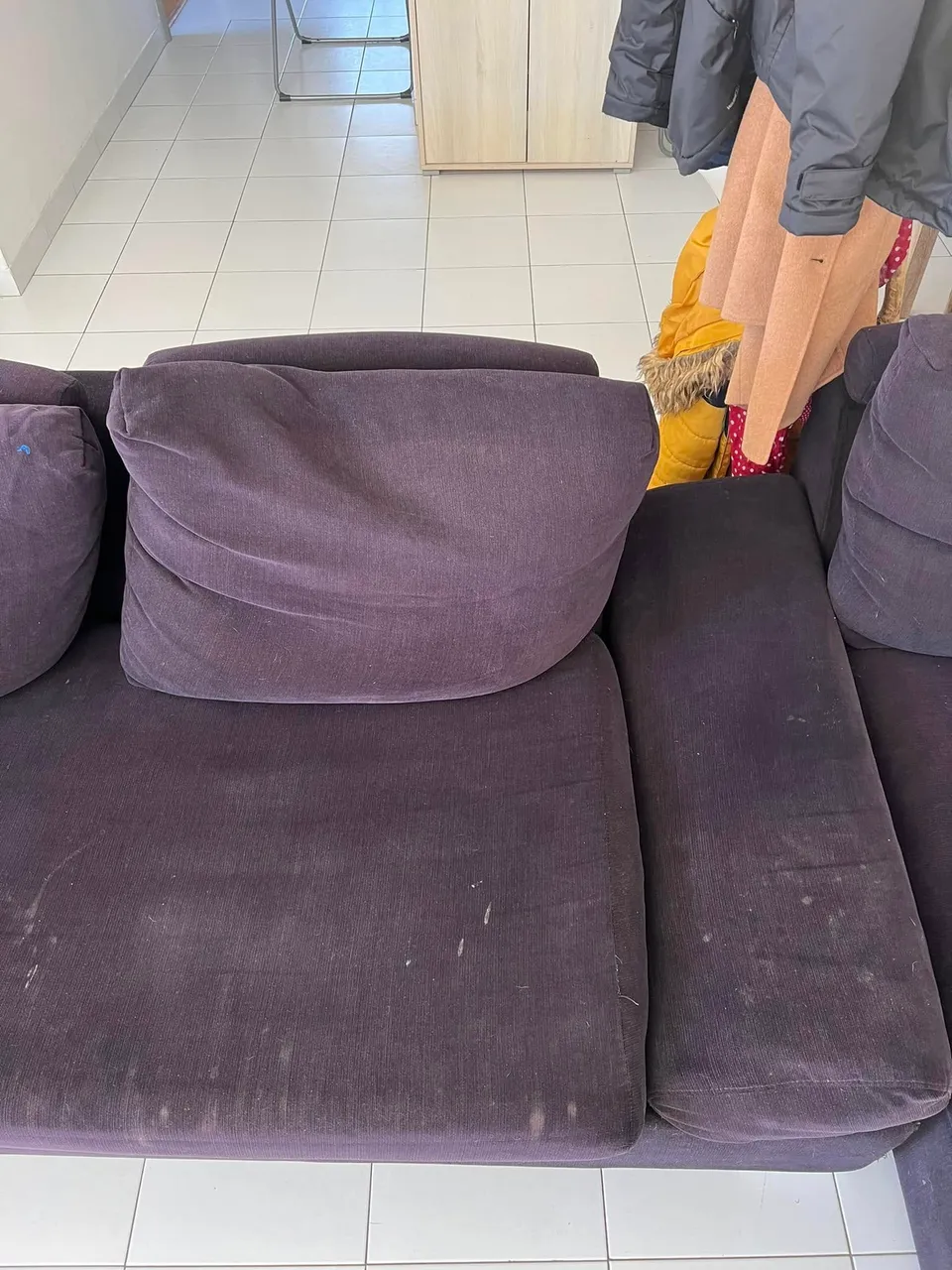 Avant nettoyage et désinfection d'un canapé à Vias Plage - Eco Clean Up 34