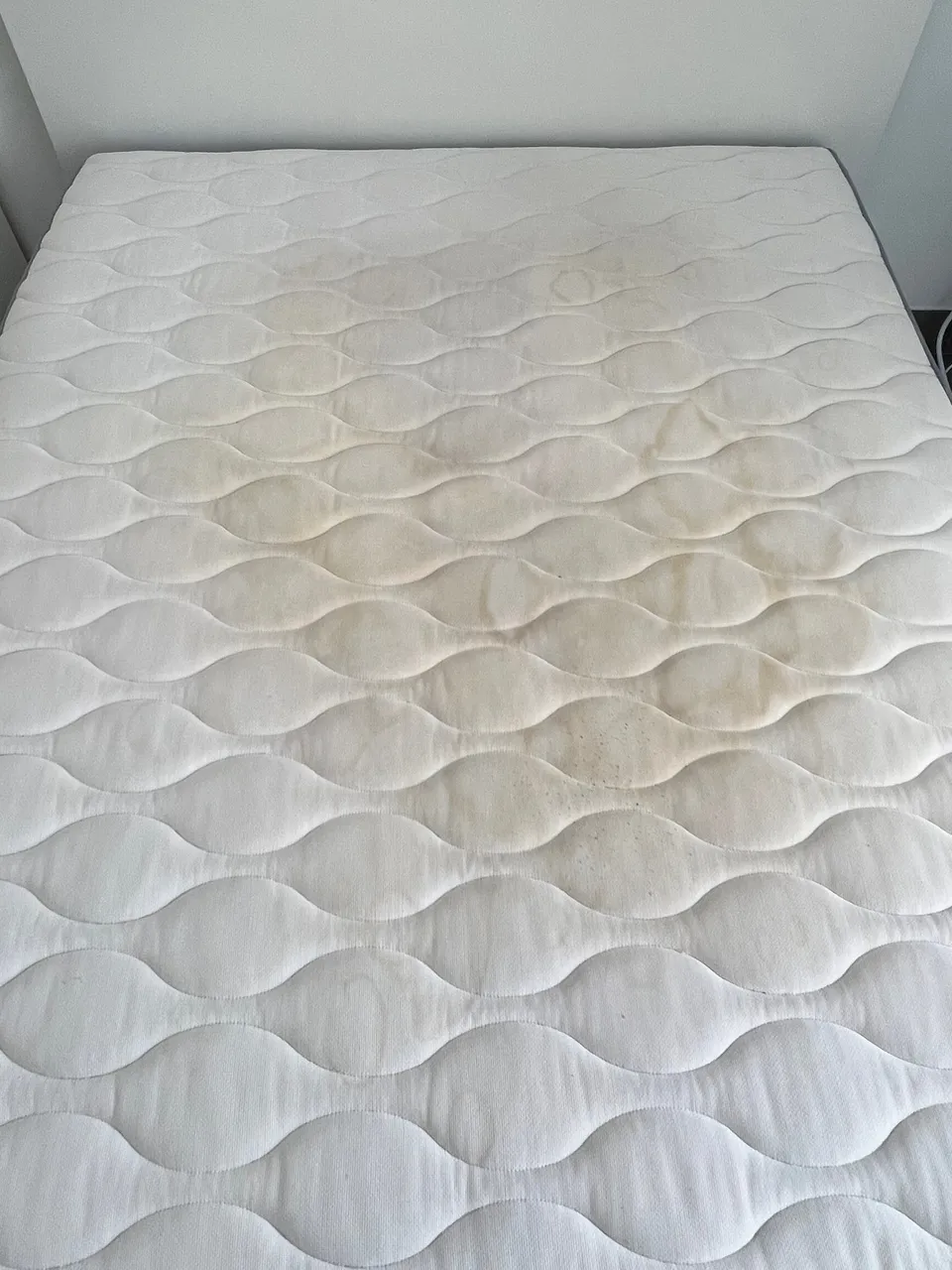 Avant nettoyage et désinfection d'un matelas au Grau d'Agde - Eco Clean Up 34