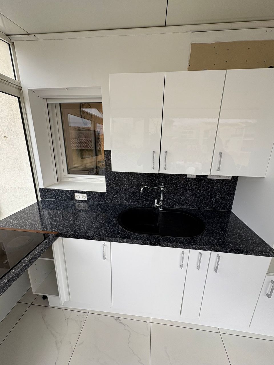 Nettoyage et entretien professionnel : remise en état d'un appartement au Grau d'Agde - Cuisine - Par Eco Cleanup 34 - Hérault