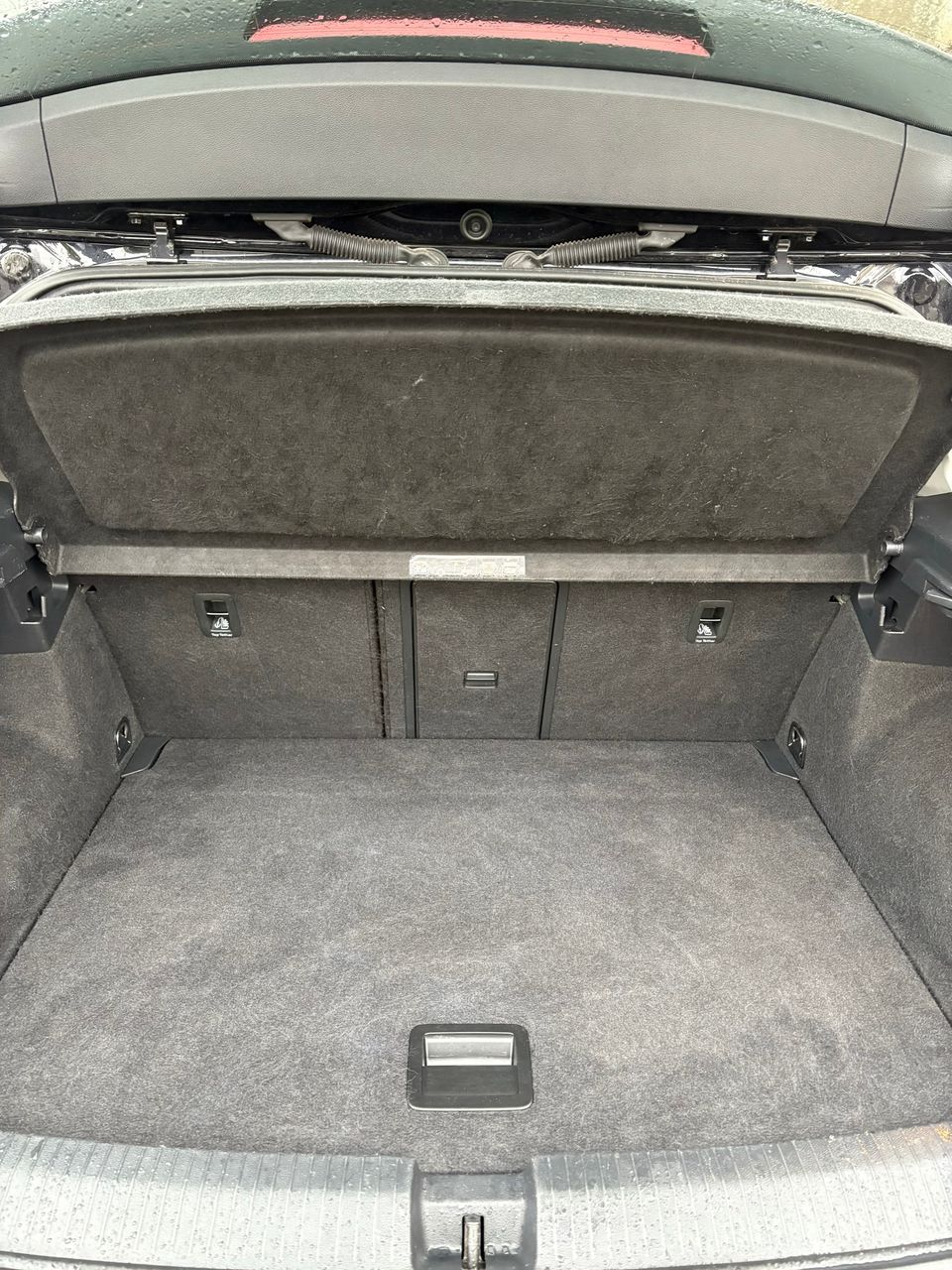 Nettoyage plage arrière d’un coffre