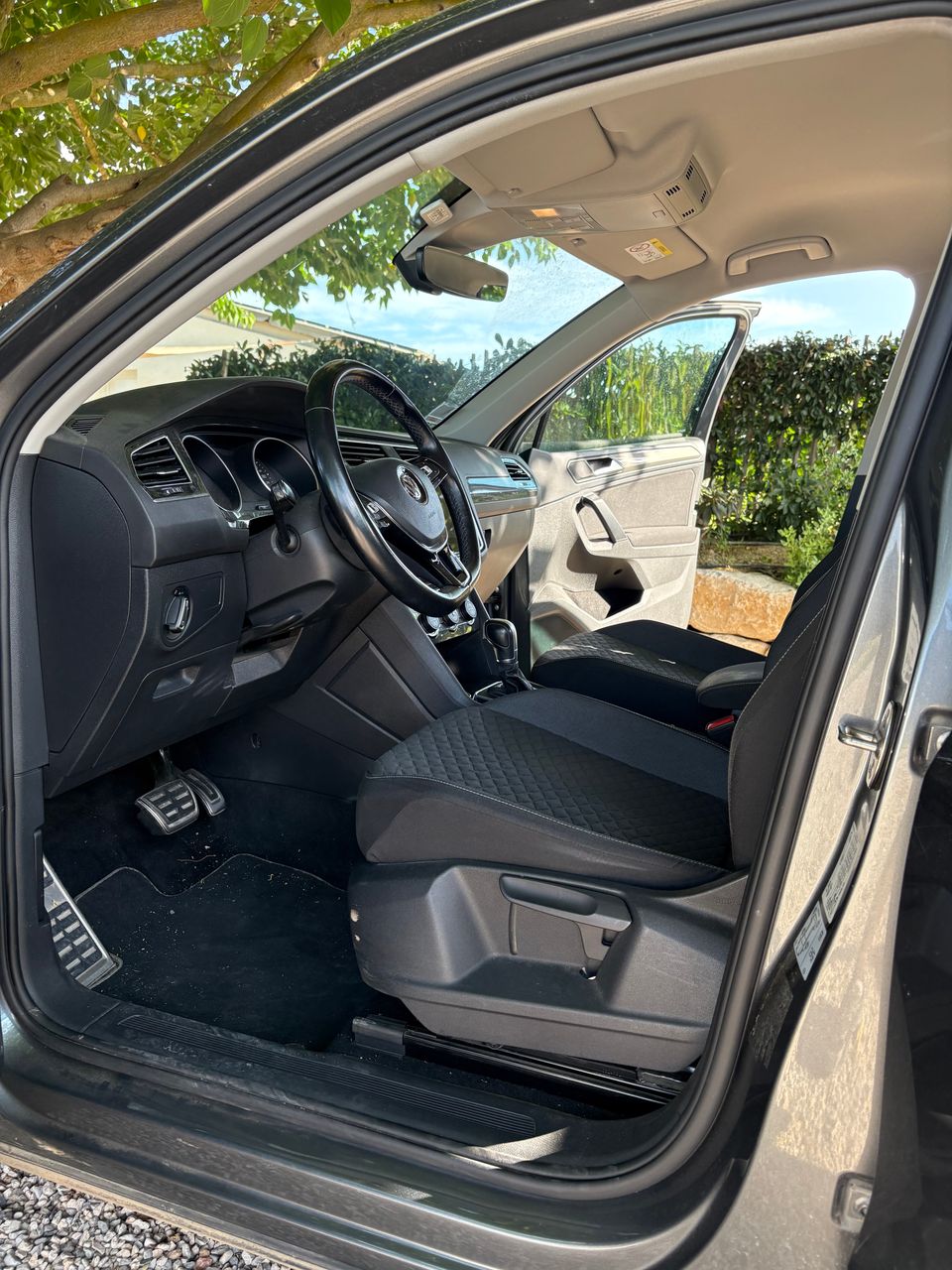 Nettoyage professionnel de l’habitacle d’un Volkswagen Tiguan à Mèze