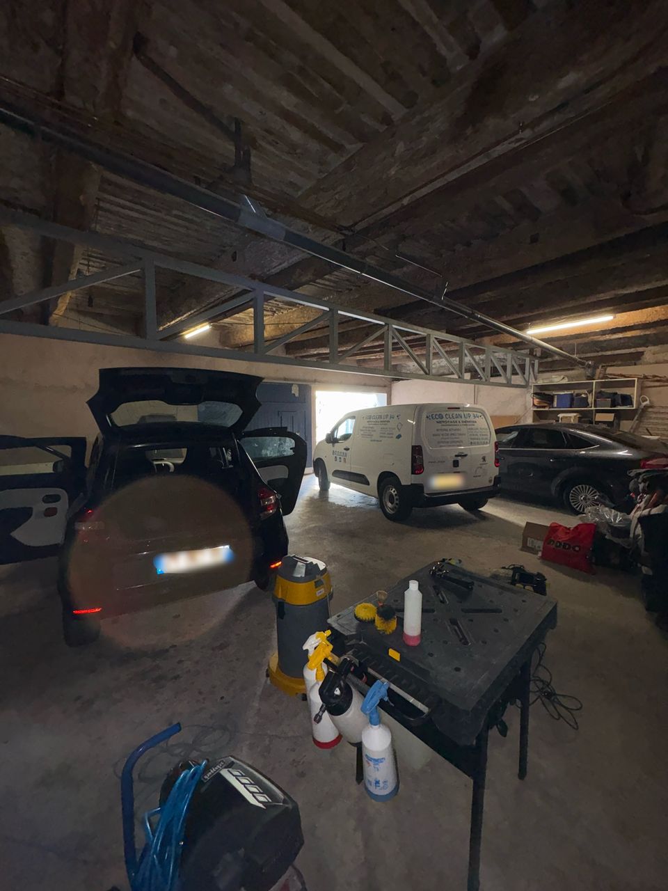 Nettoyage intérieur complet d’une Twingo 3 à Marseillan.