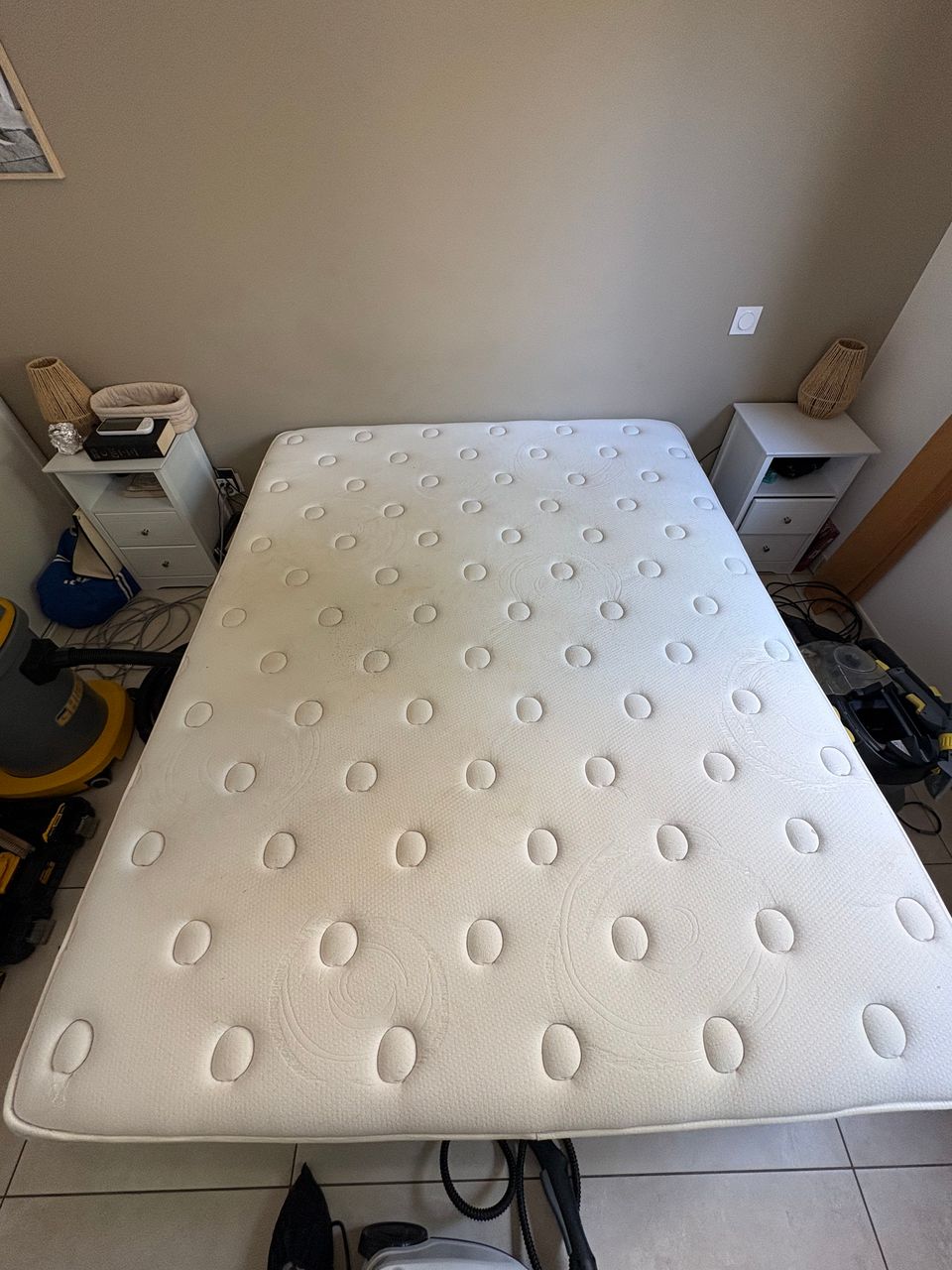 Nettoyage de matelas avec traces d’urine à Vias