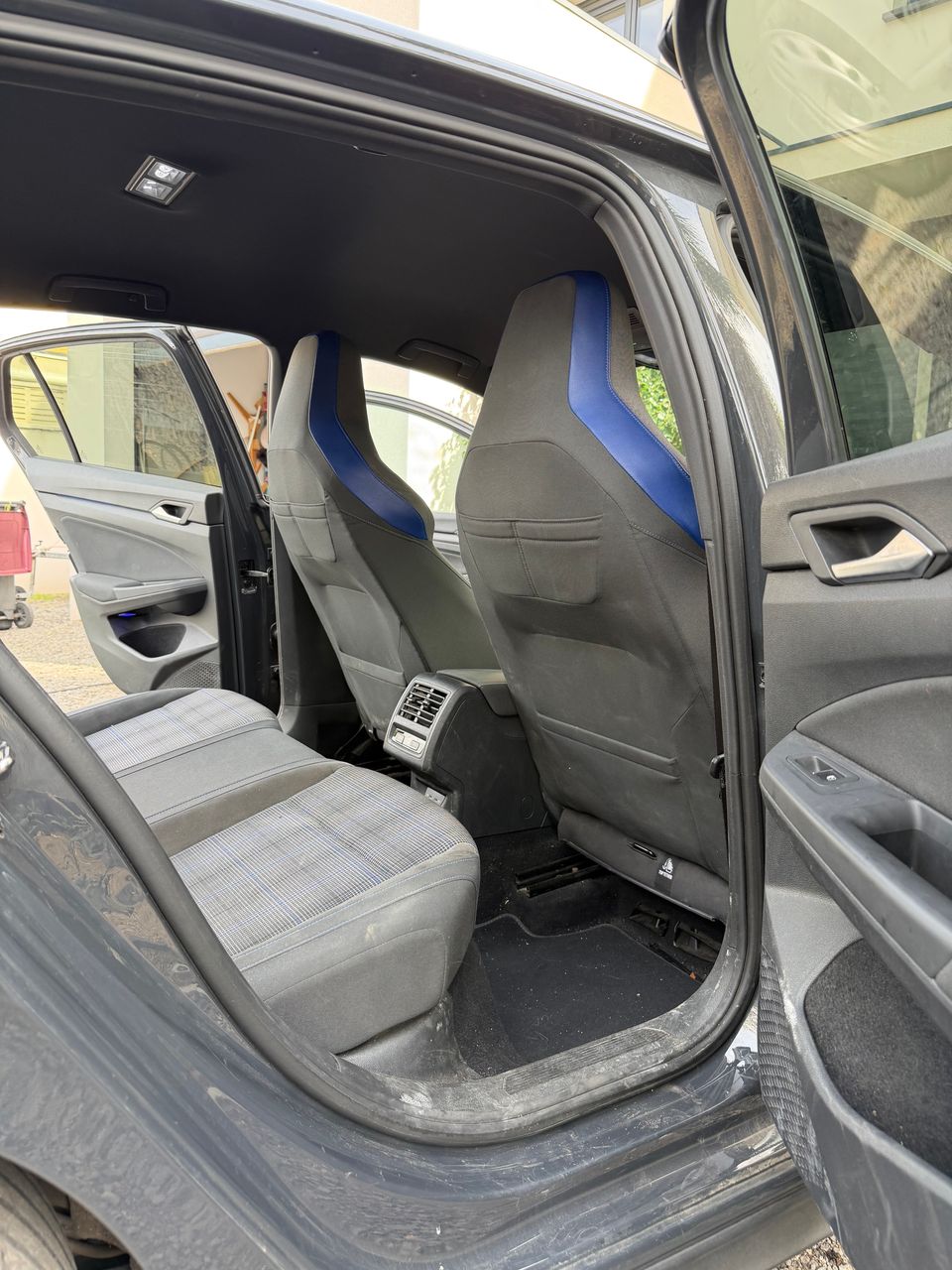 Nettoyage des moquettes intérieures d’une Golf GTE au Grau-d’Agde