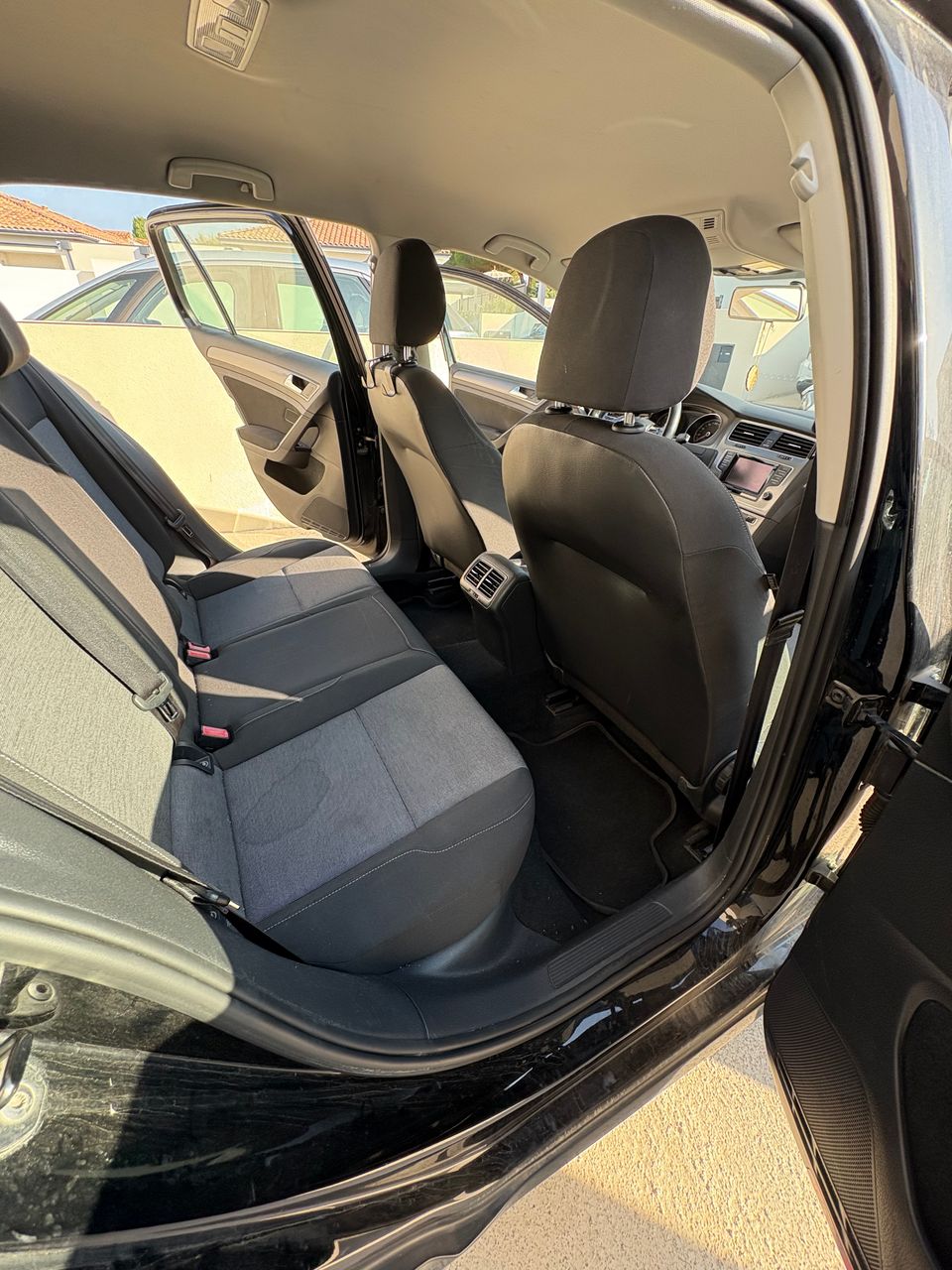 Nettoyage des plastiques et du tableau de bord d'une Golf 7 à Pomérols