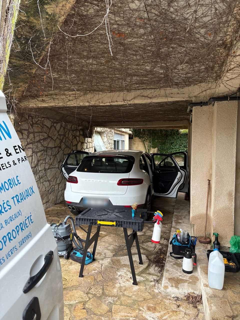 Nettoyage intérieur Porsche Macan s à Balaruc-les-bains