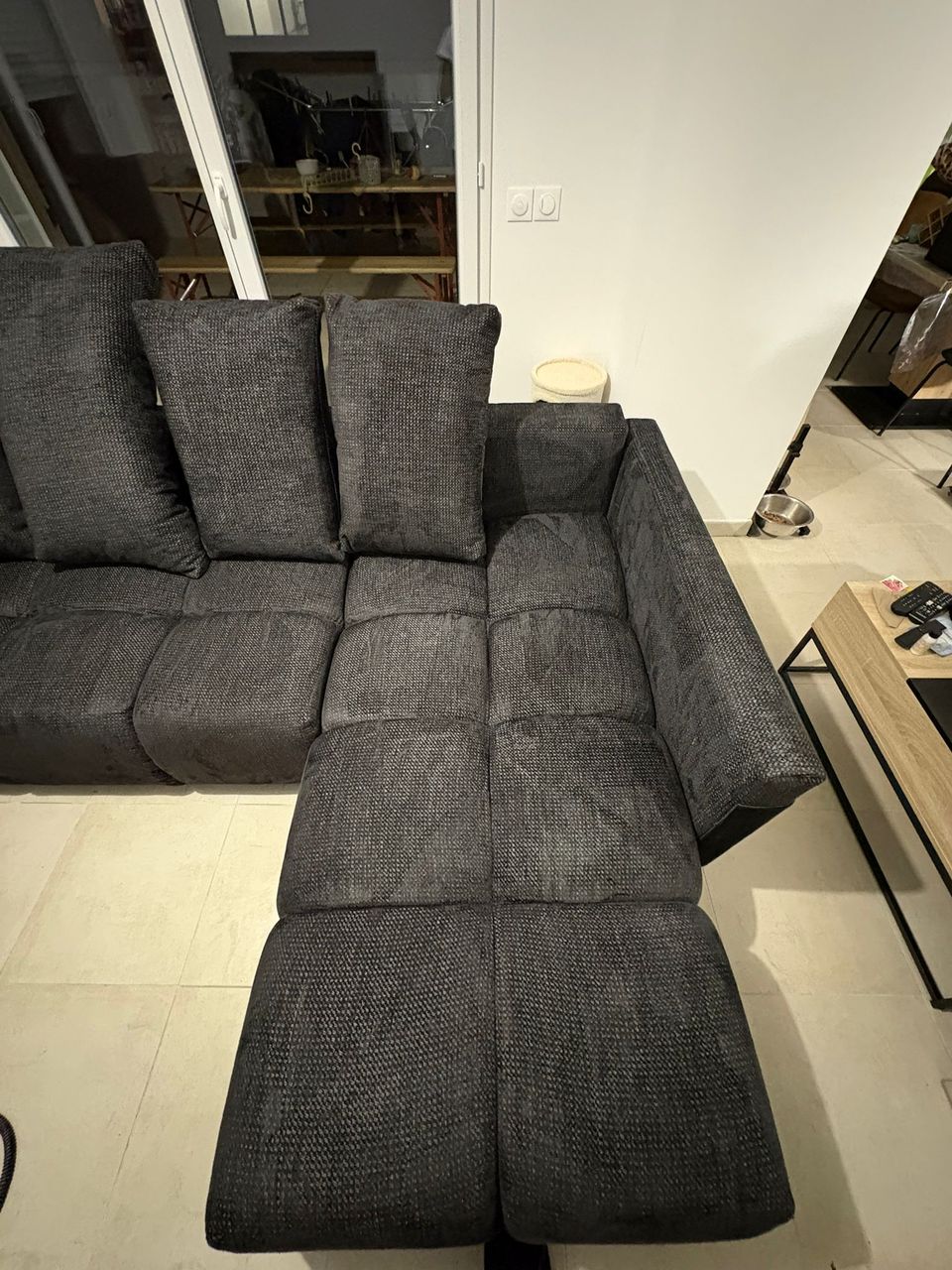 Nettoyage professionnel d'un canapé taché par l'urine - demande urgente à Agde - Eco Clean Up 34 - Hérault