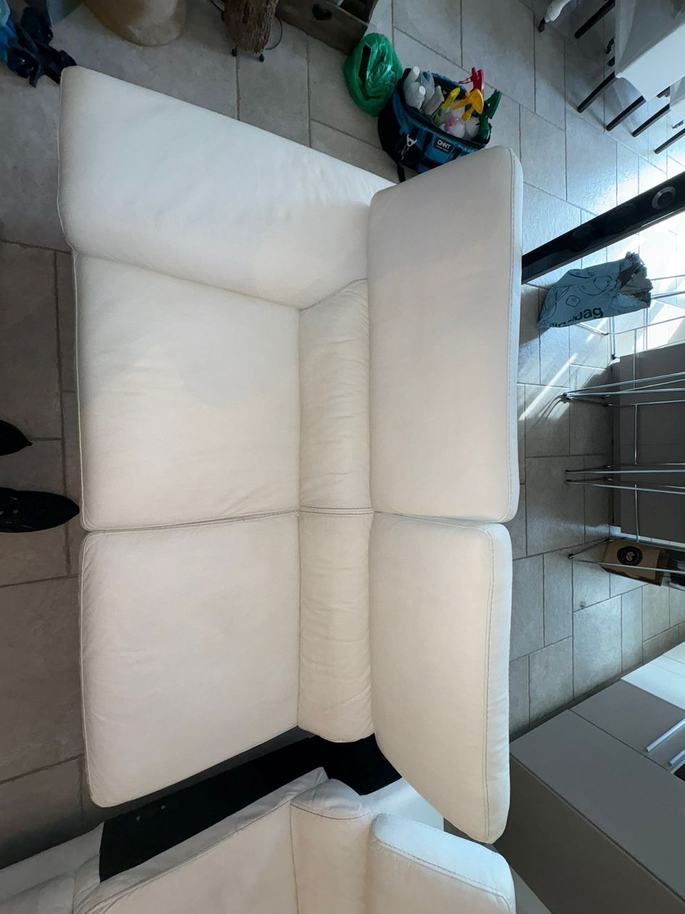 Résultat vue complète de ce canapé en cuir nettoyé et désinfecté à Bessan - Eco Clean Up 35 Hérault