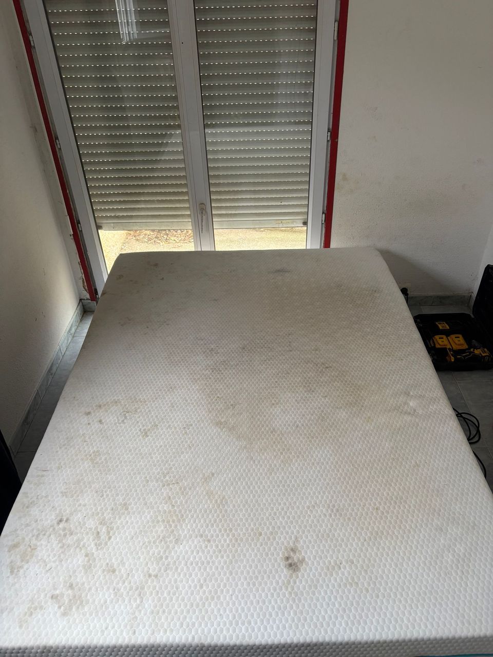 Nettoyage professionnel d'un matelas au Cap d'Agde - Eco Clean Up 34