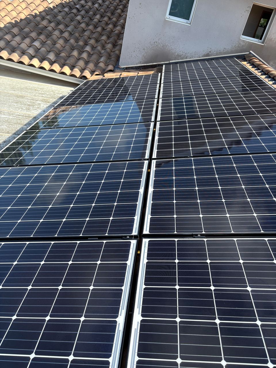 Résulat vue complète de ce nettoyage de panneaux solaires à Agde par Eco Clean Up 34