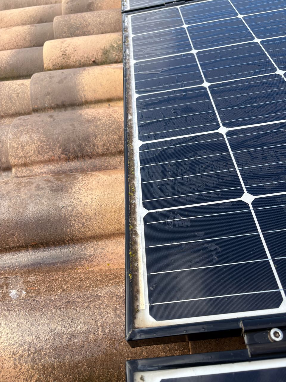 Avant nettoyage professionnel de panneaux solaires à Agde - Eco Clean Up 34