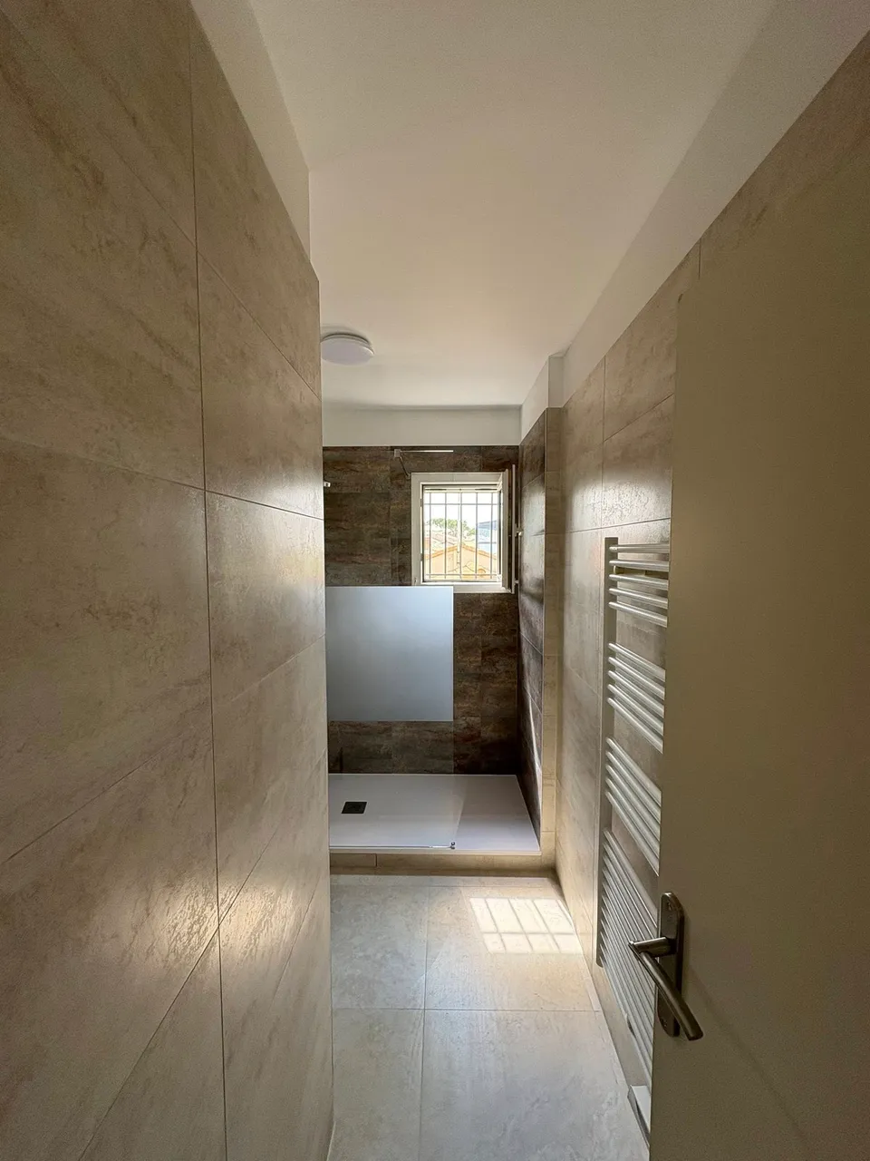 Nettoyage professionnel remise en état d'un appartement rénové à Marseillan - Eco Clean Up 34 - Salle de bain