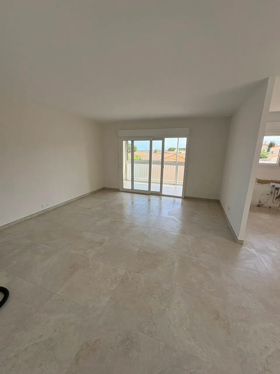 Nettoyage professionnel remise en état d'un appartement rénové à Marseillan - Eco Clean Up 34 - Salon