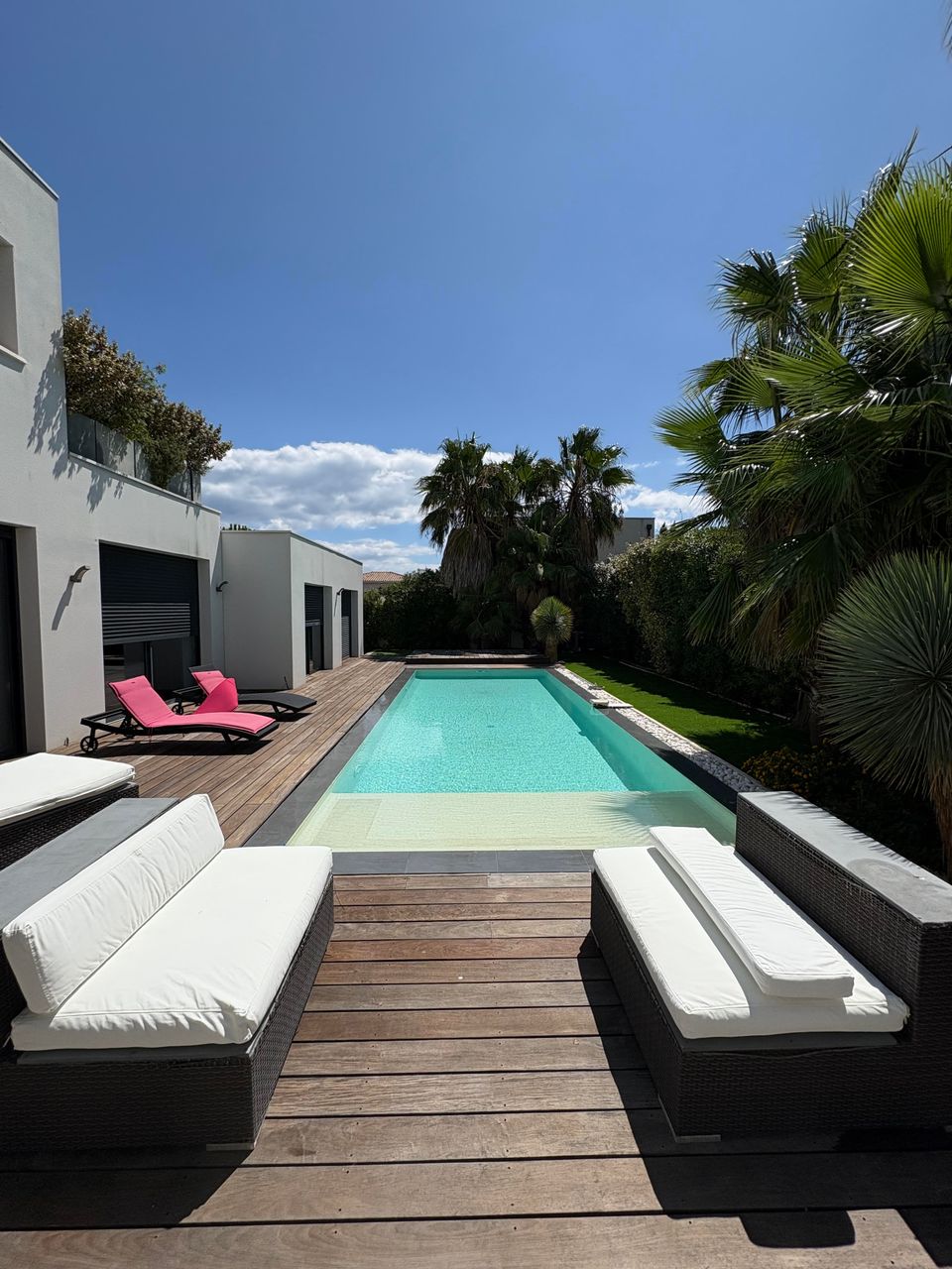 Nettoyage professionnel d'une Villa au Grau d'Adge - Terasse et extérieurs, ainsi que mobiliers textiles - par Eco Clean up 34