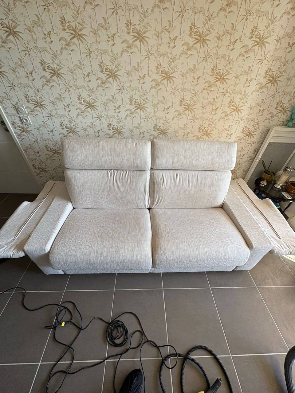 traitement des odeurs et nettoyage professionnel du canapé poltrone et sofa à montpellier pour un intérieur frais et agréable