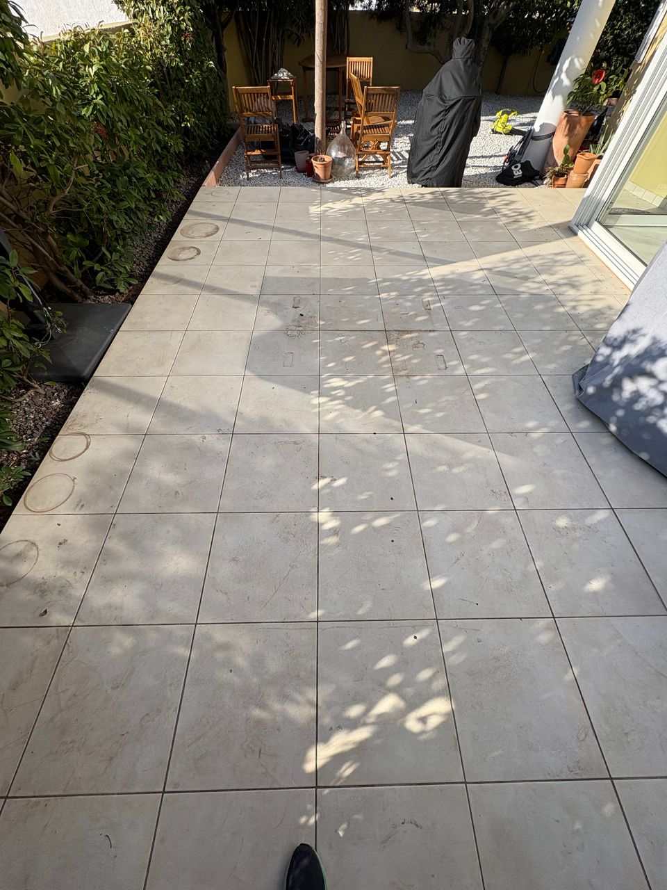 Nettoyage et décapage d'une terrasse à pomérols