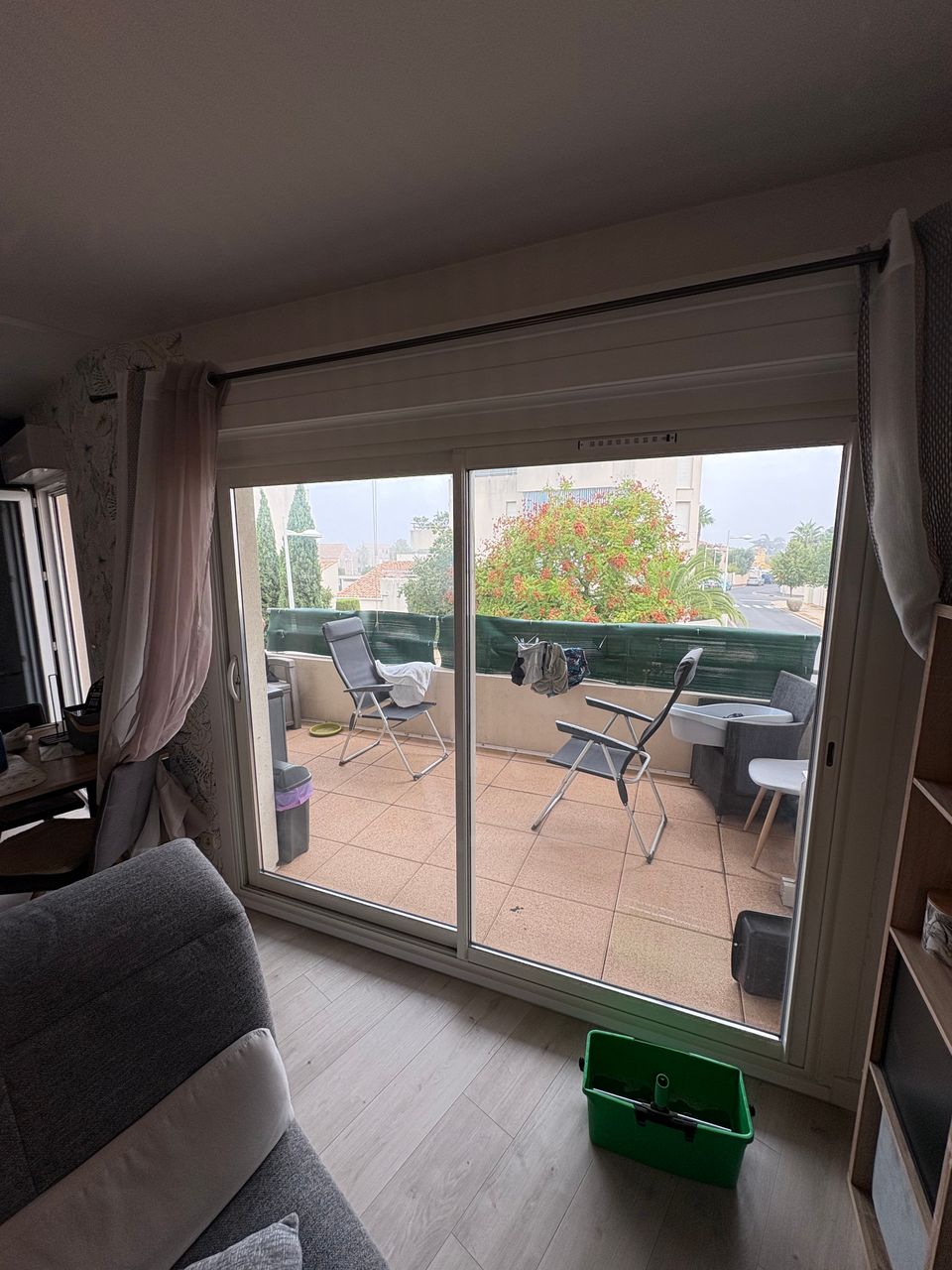 Nettoyage professionnel des vitres d’un appartement à Agde par Eco Clean Up 34.