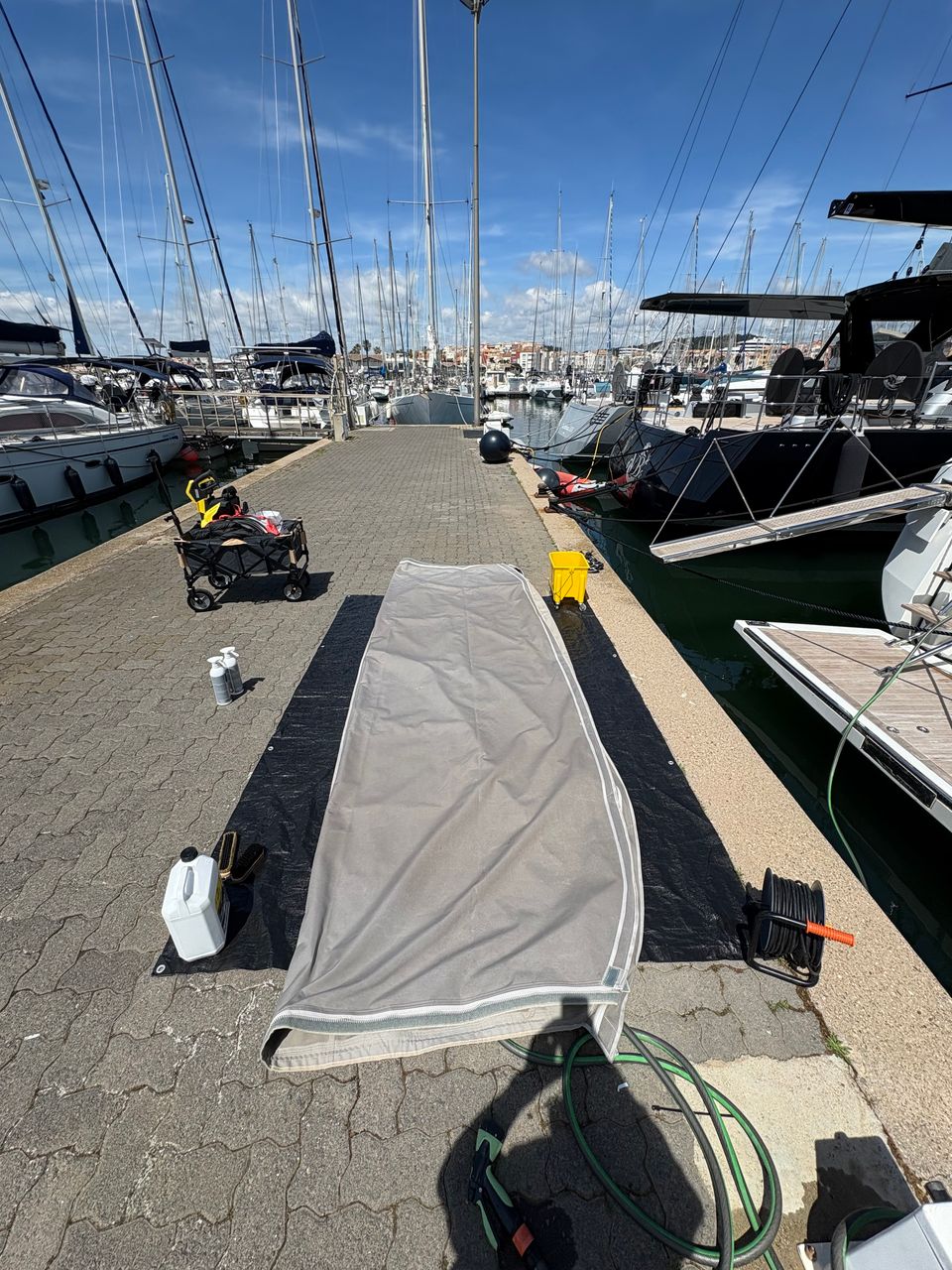     nettoyage complet de bimini nautique à agde - traitement anti-sel, uv et moisissures pour toile marine
